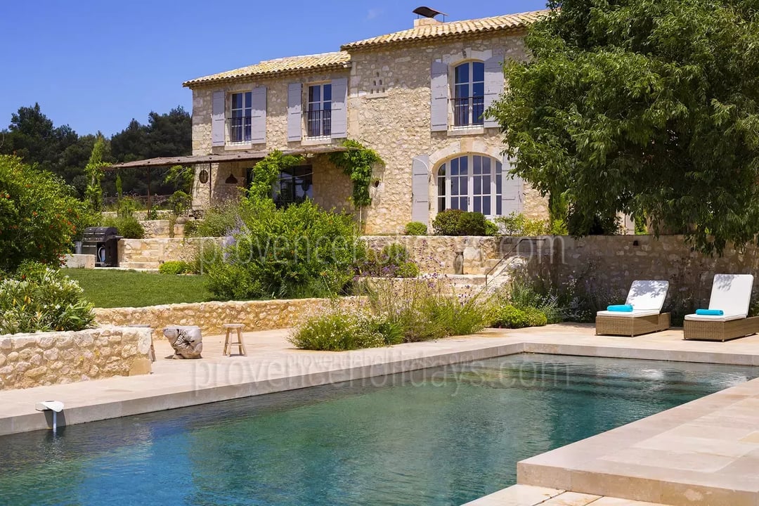 2 - Mas des Baux: Villa: Exterior