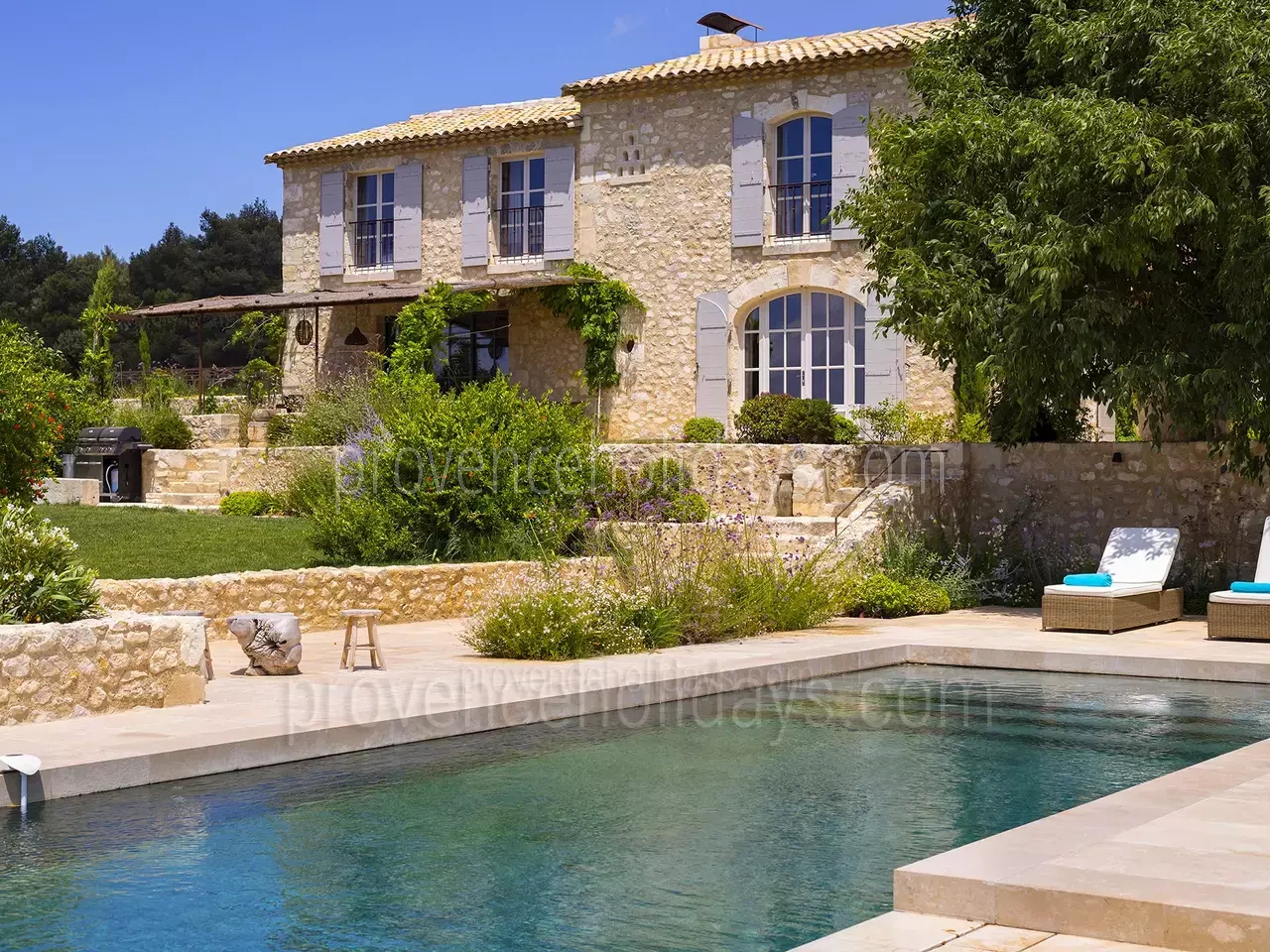 2 - Mas des Baux: Villa: Exterior