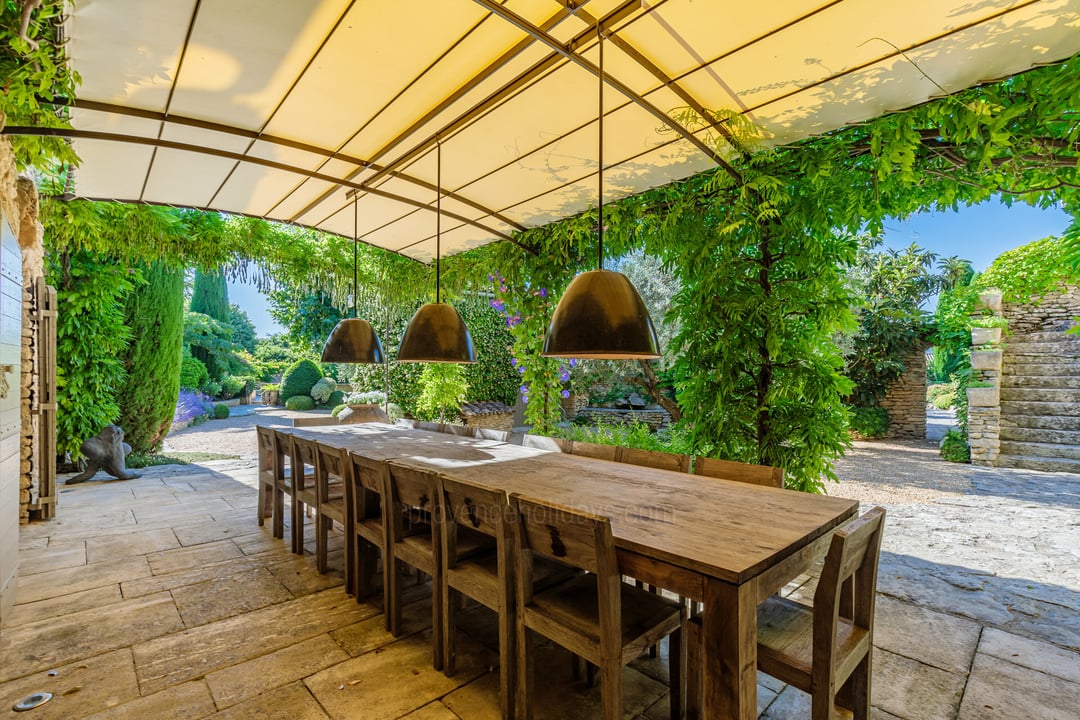 Elégante location de vacances avec piscine à Cabrières-d'Avignon