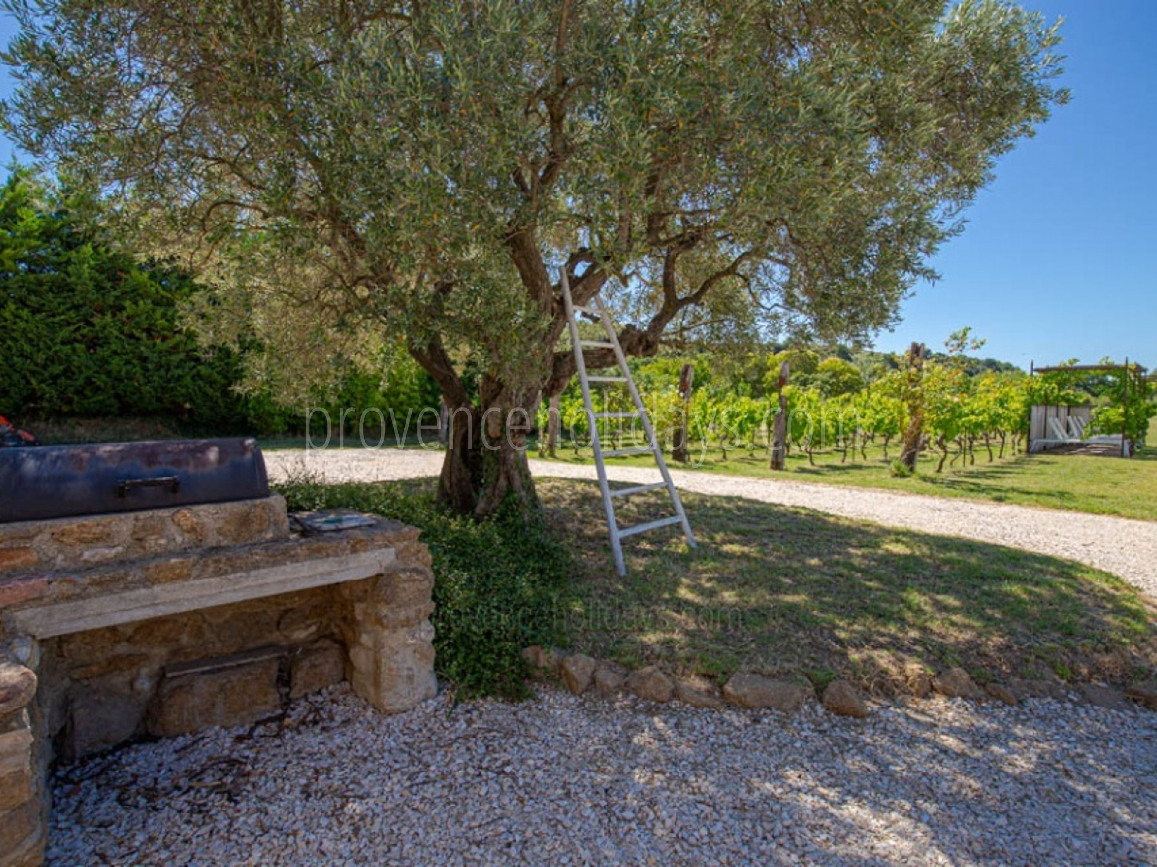 14 - Villa Beaumes: Villa: Exterior