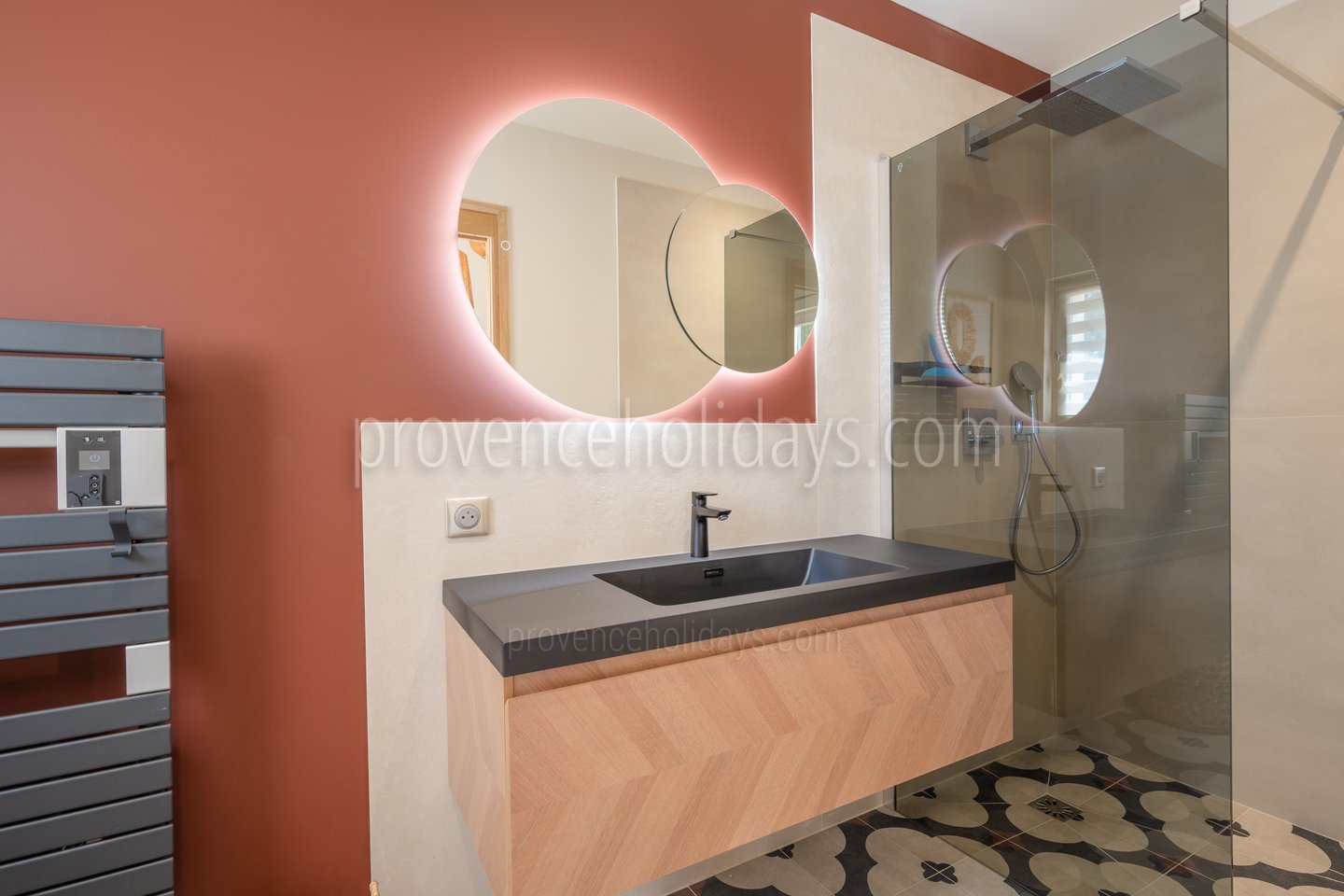 26 - Mas Lucie: Villa: Bathroom