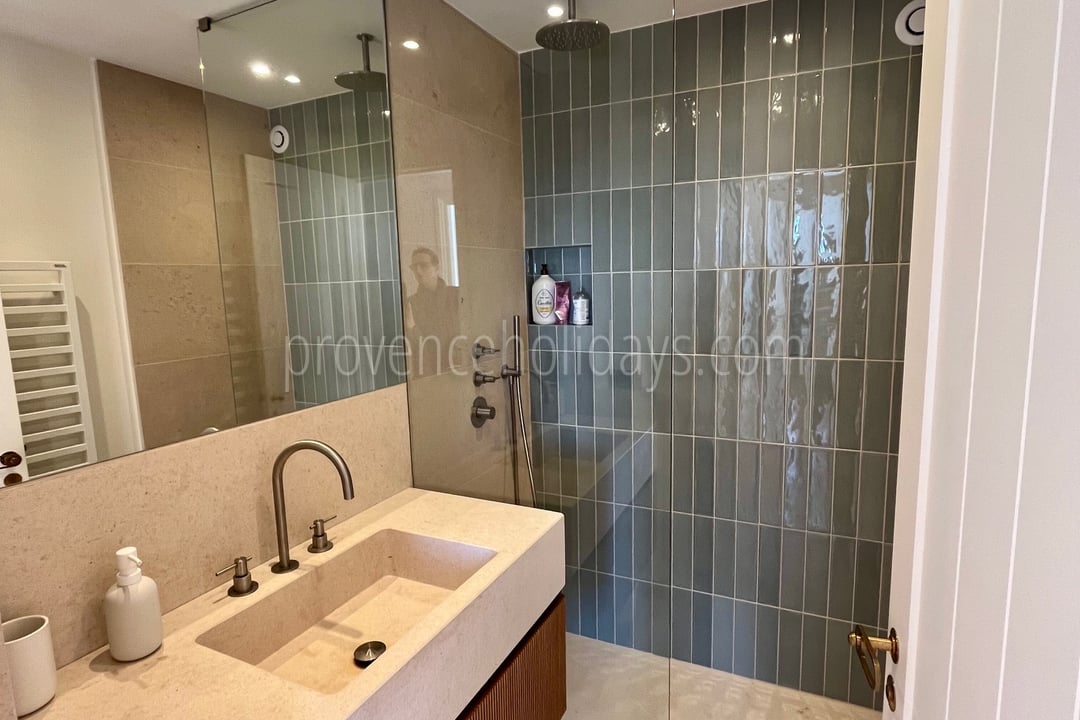 9 - Villa Lily: Villa: Bathroom