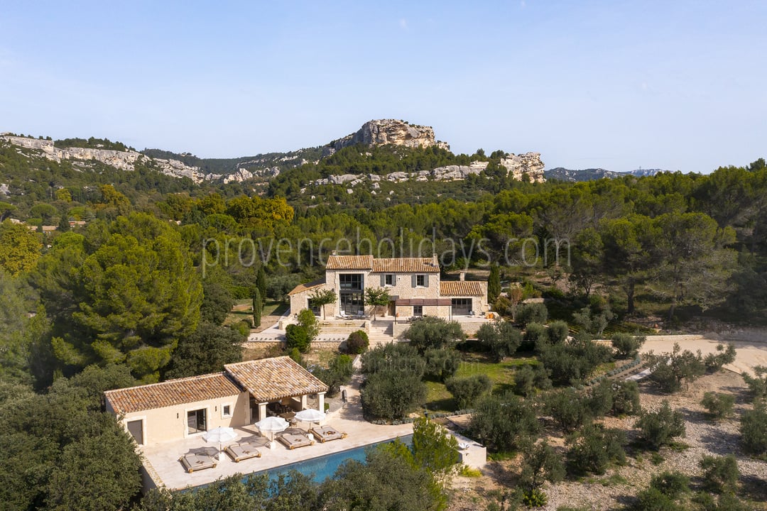 Holiday rental with a heated pool in the Alpilles