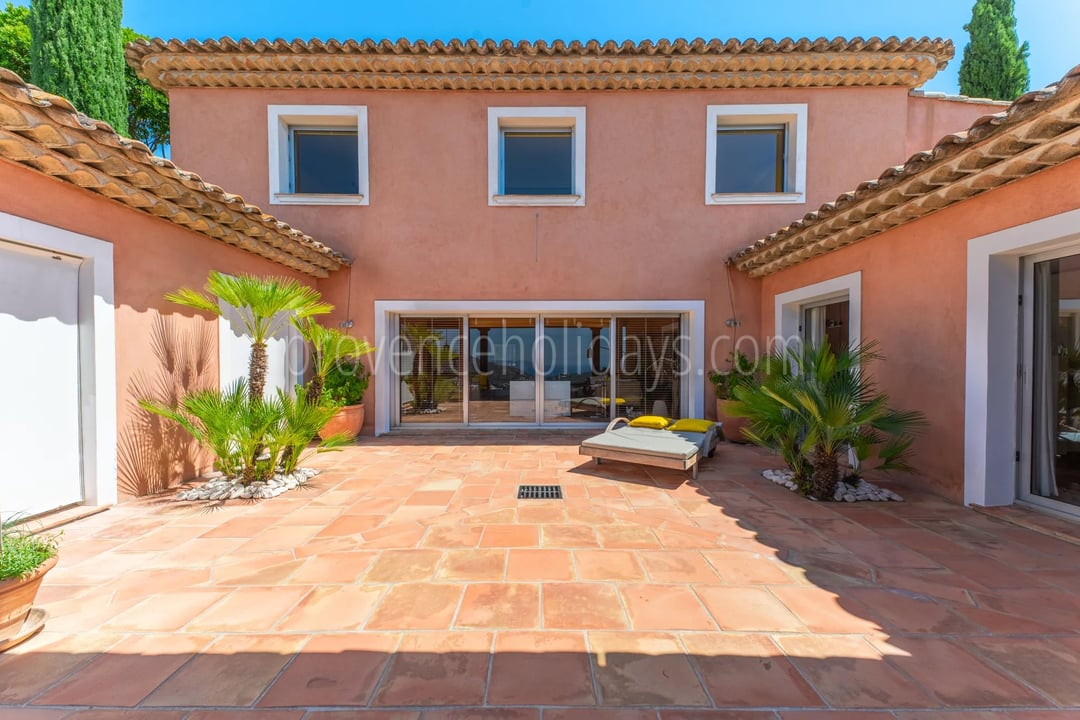 58 - Zeitgenössische Villa in Rayol-Canadel-sur-Mer: Villa: Exterior
