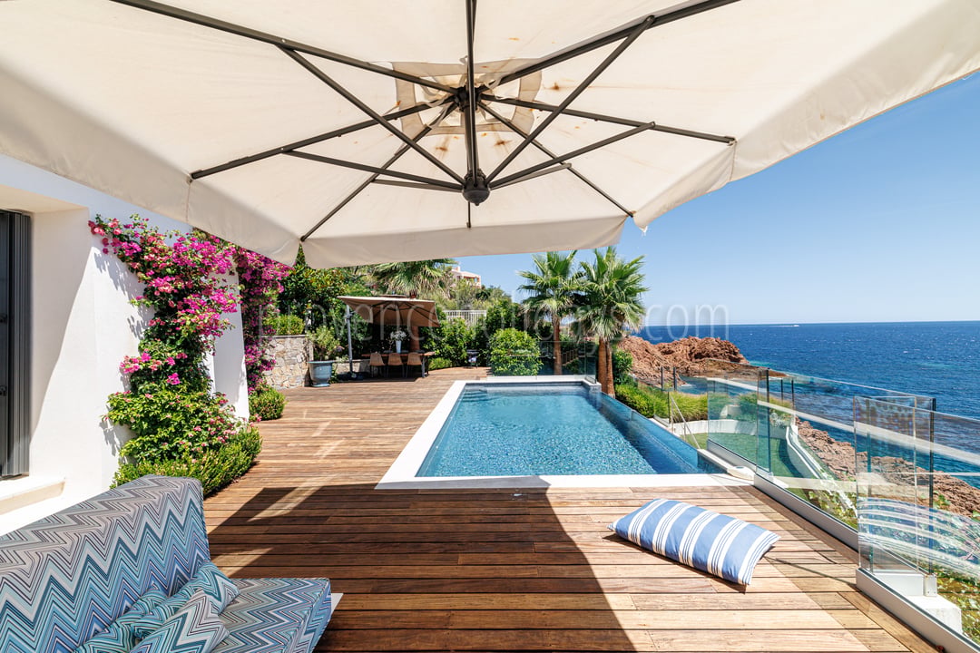 9 - Villa du Rocher: Villa: Pool
