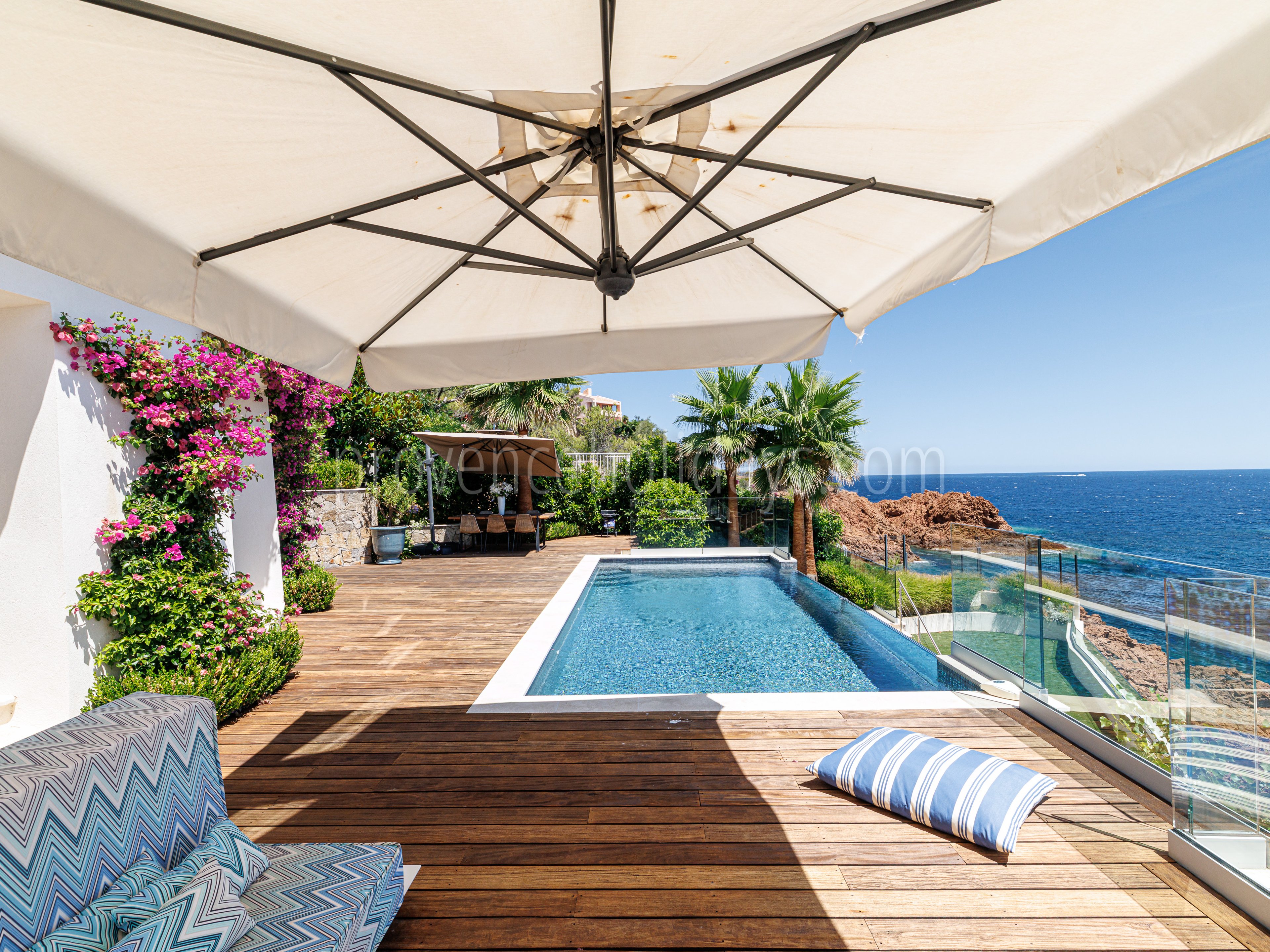 9 - Villa du Rocher: Villa: Pool