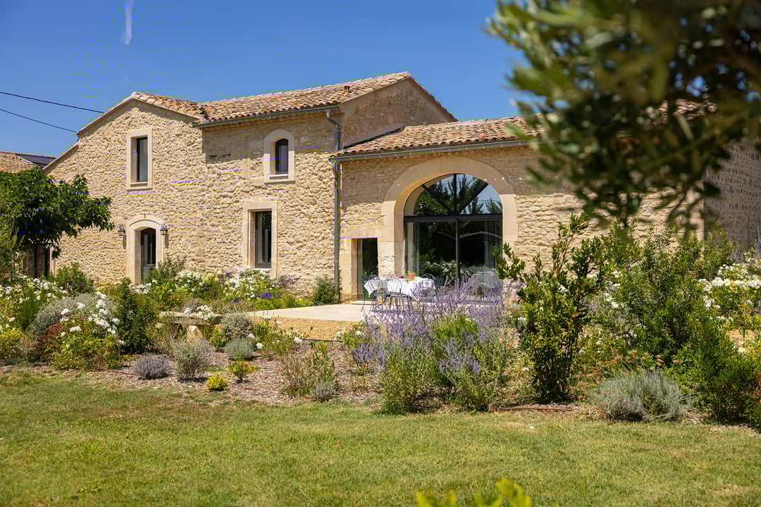 Farmhouse with heated pool in L'Isle-sur-la-Sorgue