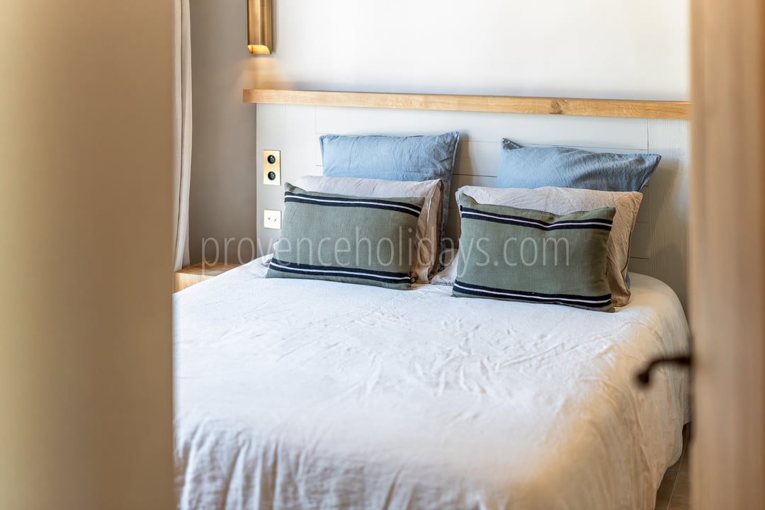 21 - Mas de la Calade: Villa: Bedroom