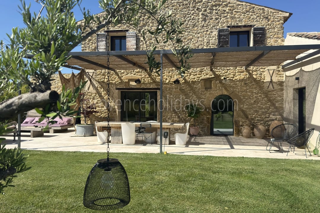 22 - FOR SALE – Charming property with a pool in Vaugines, near Lourmarin – panoramic view of the Luberon.: Villa: Exterior