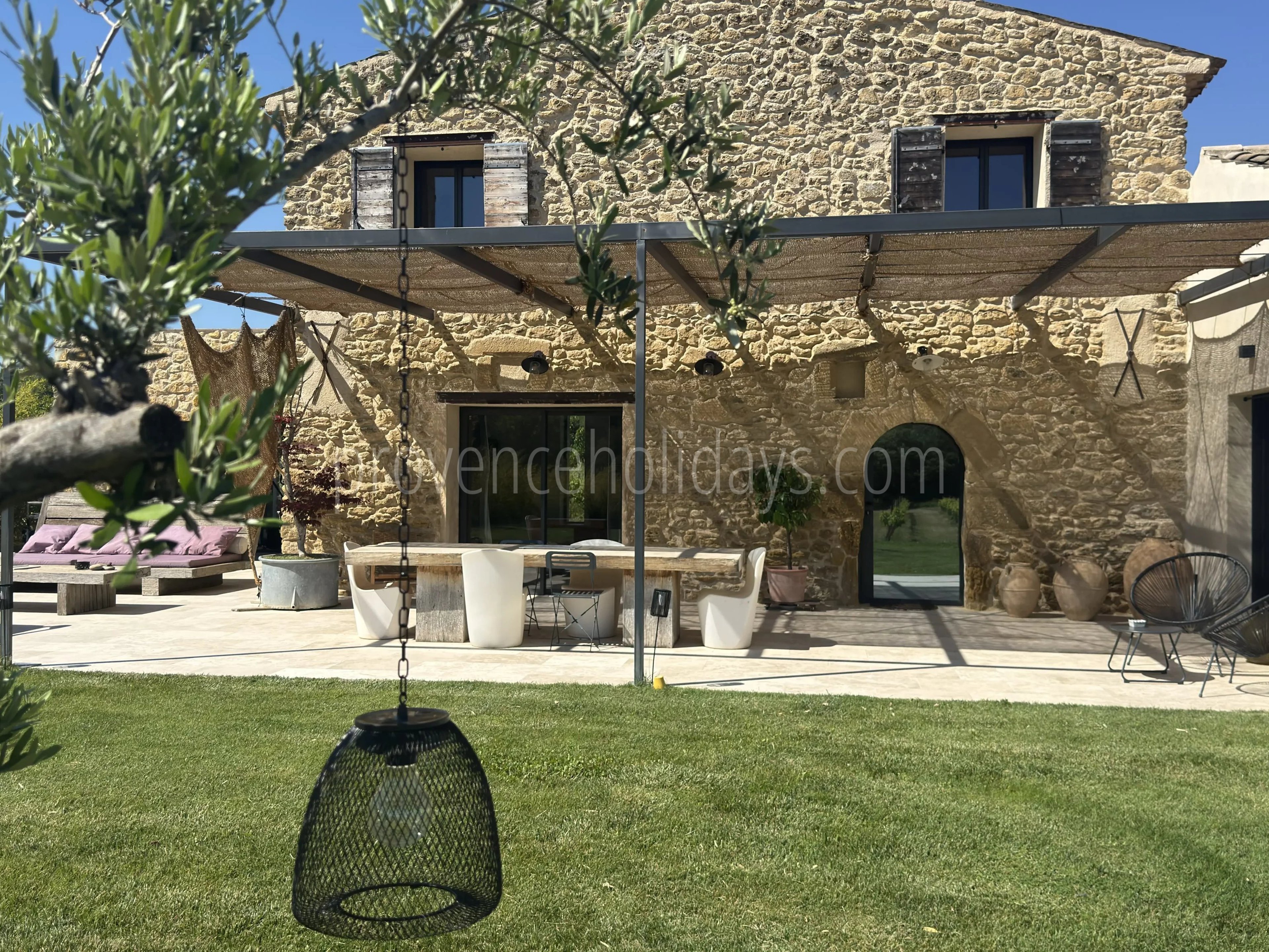 22 - FOR SALE – Charming property with a pool in Vaugines, near Lourmarin – panoramic view of the Luberon.: Villa: Exterior