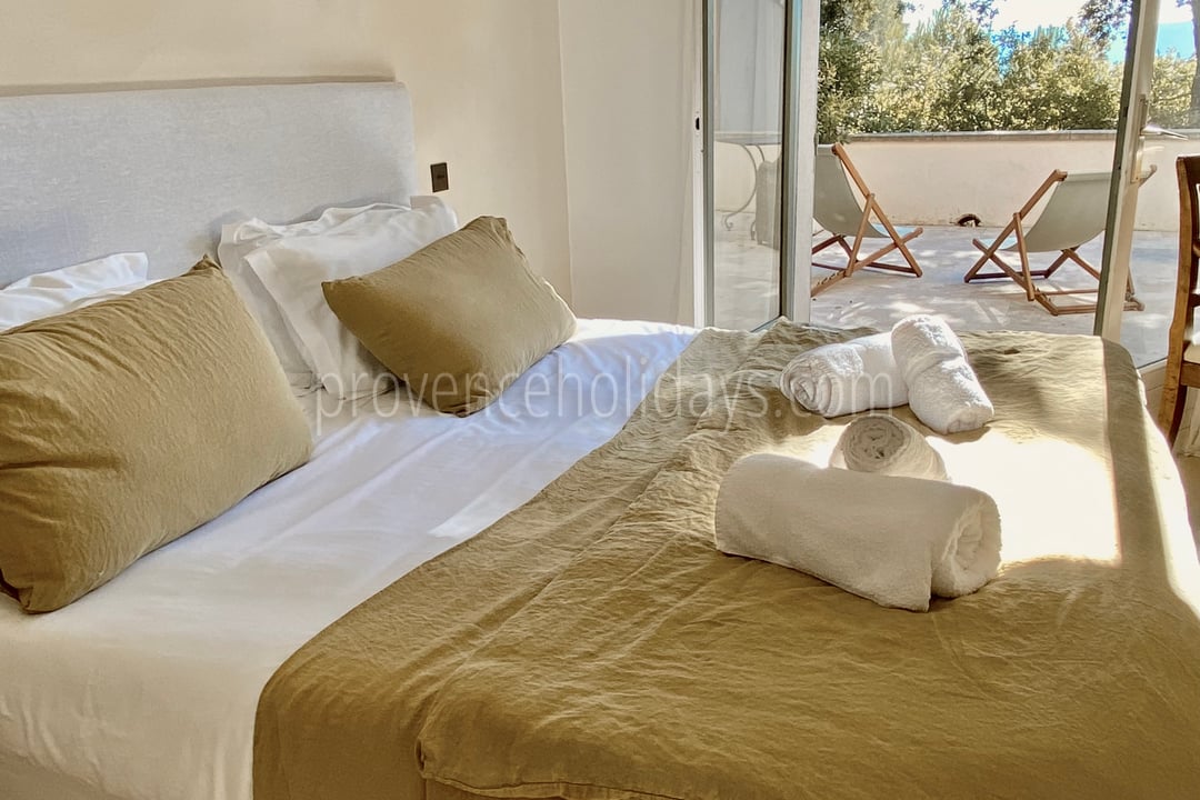 42 - Mas des Collines du Luberon: Villa: Bedroom
