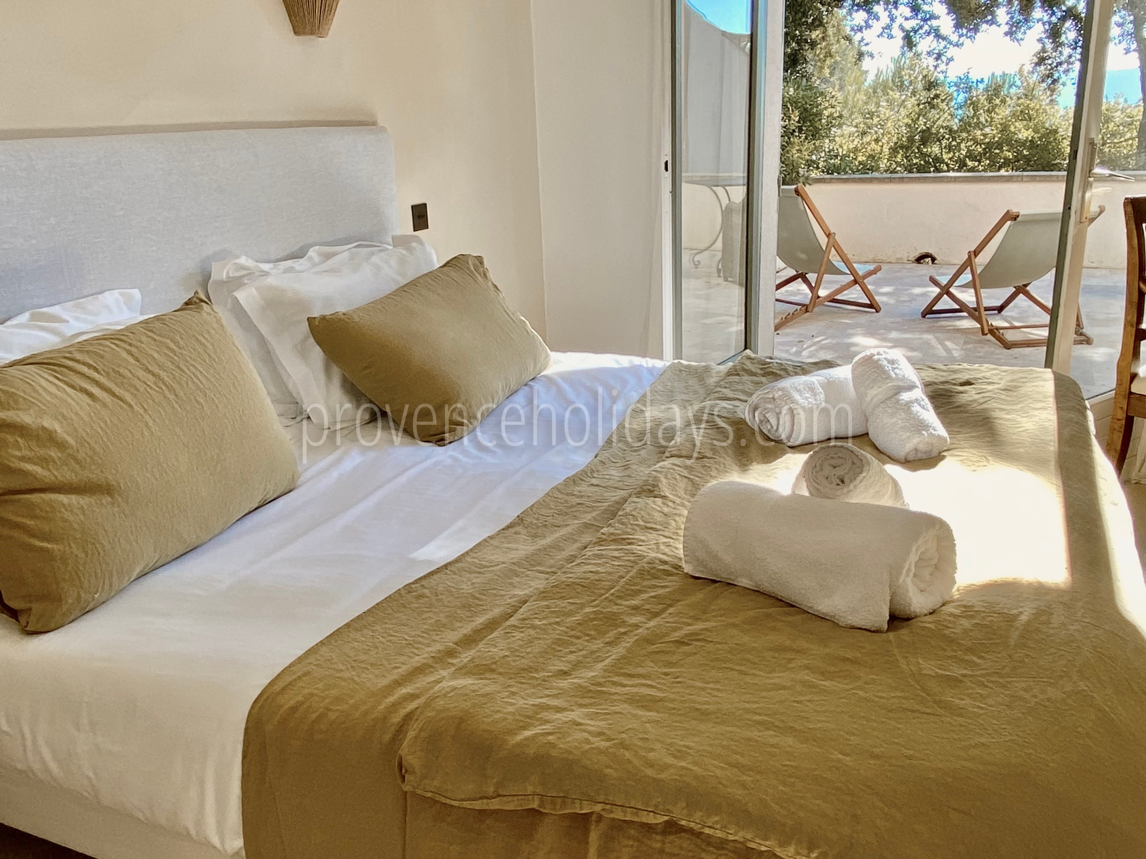 42 - Mas des Collines du Luberon: Villa: Bedroom