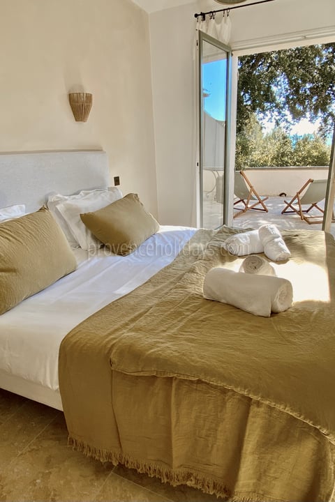 42 - Mas des Collines du Luberon: Villa: Bedroom