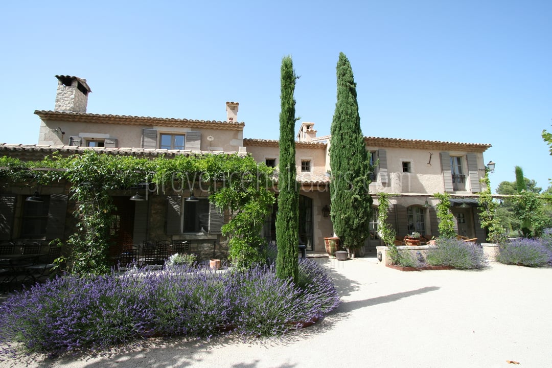 34 - Le Mas des Lavandes: Villa: Exterior