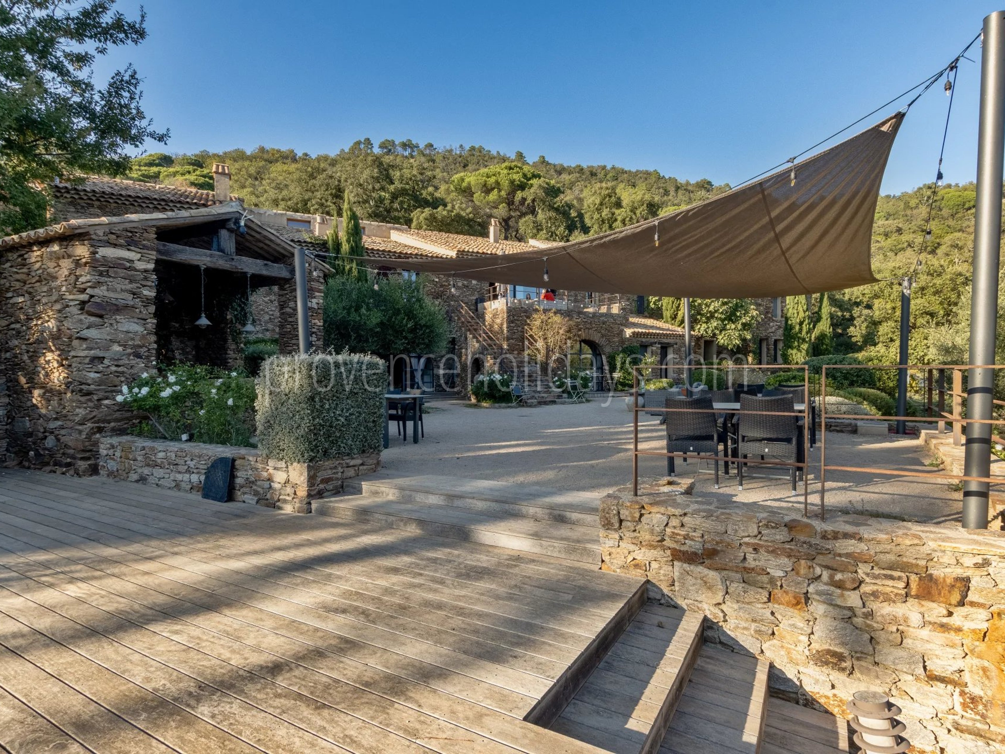 20 - Stone estate in La Garde-Freinet: Villa: Exterior