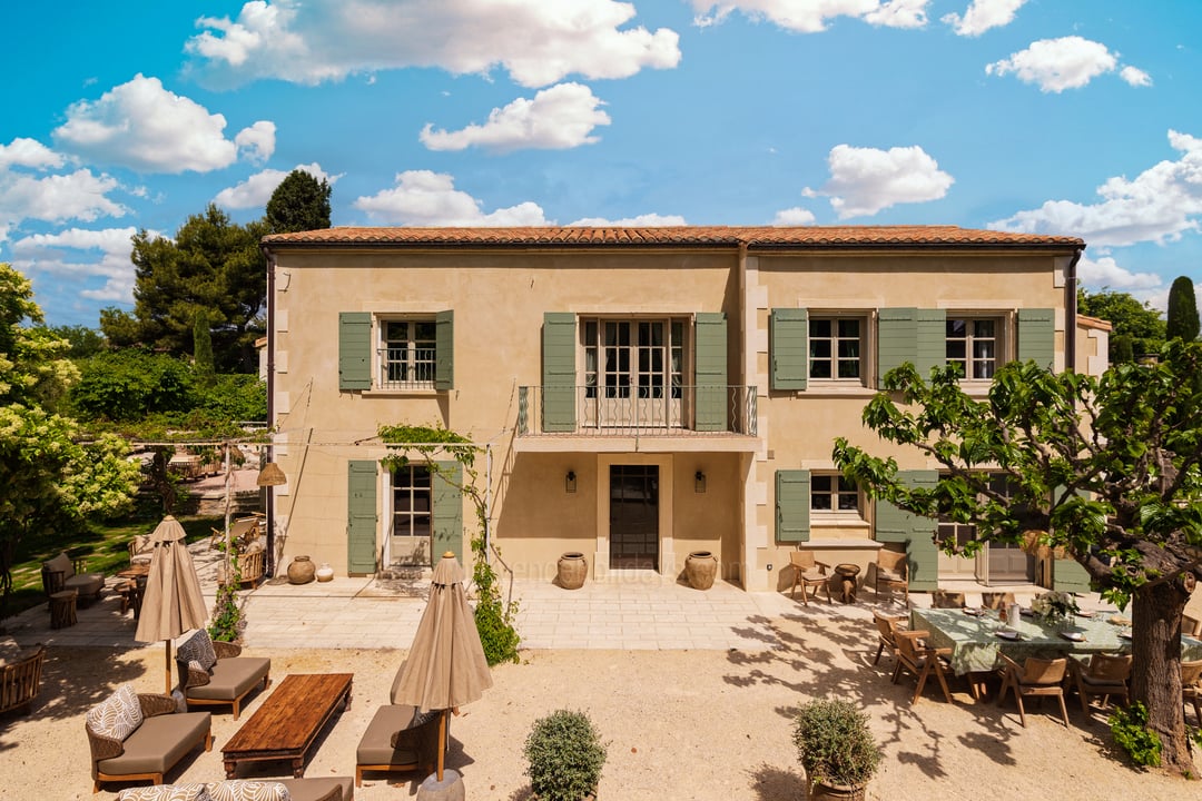 Maison de village avec piscine chauffée à Fontvieille