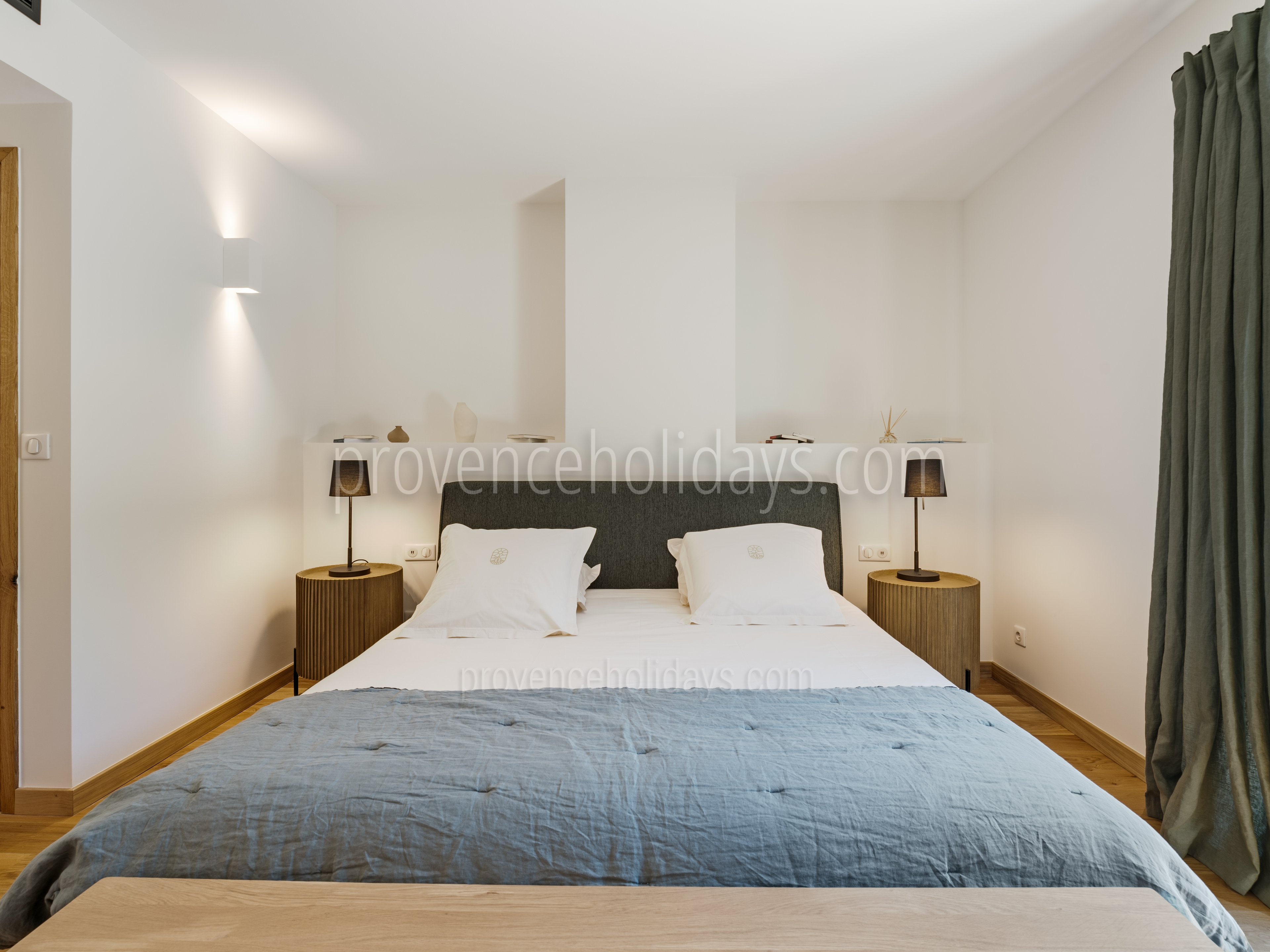 8 - Mas du Vieux Chêne: Villa: Bedroom