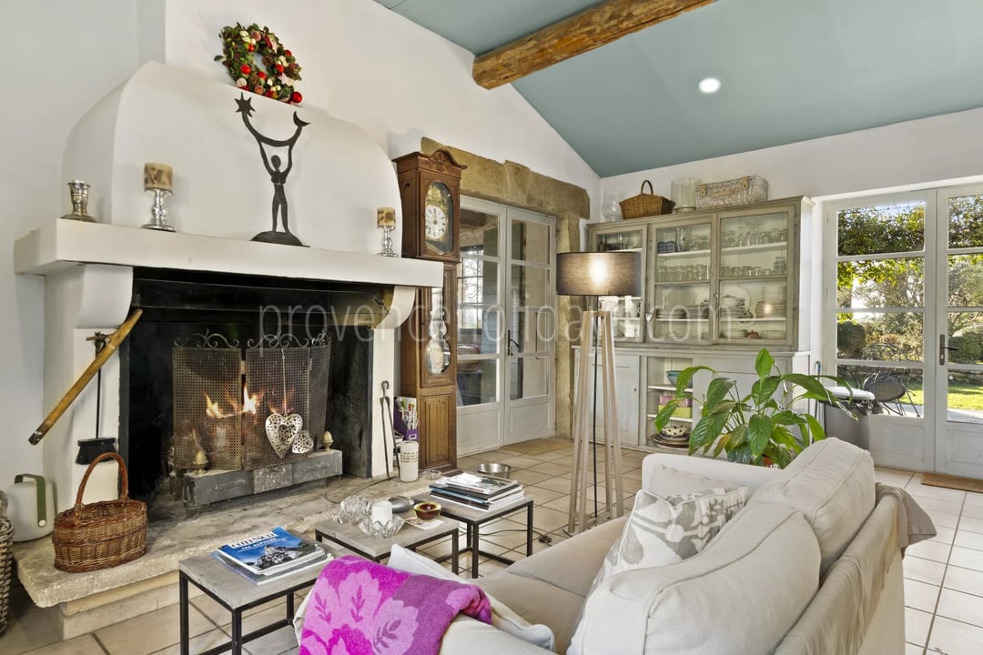 6 - Character mas in Gordes: Villa: Interior