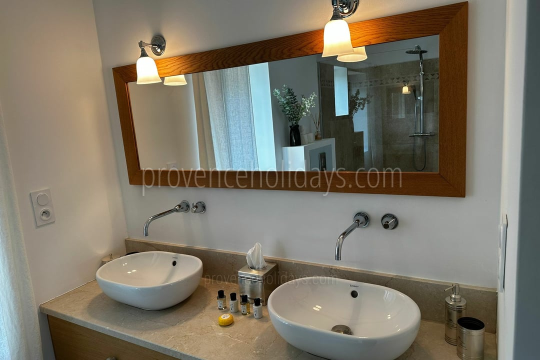 58 - Mas du Carlet: Villa: Bathroom