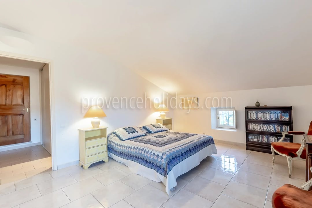 21 - Karaktervolle mas in Vaison-la-Romaine: Villa: Bedroom