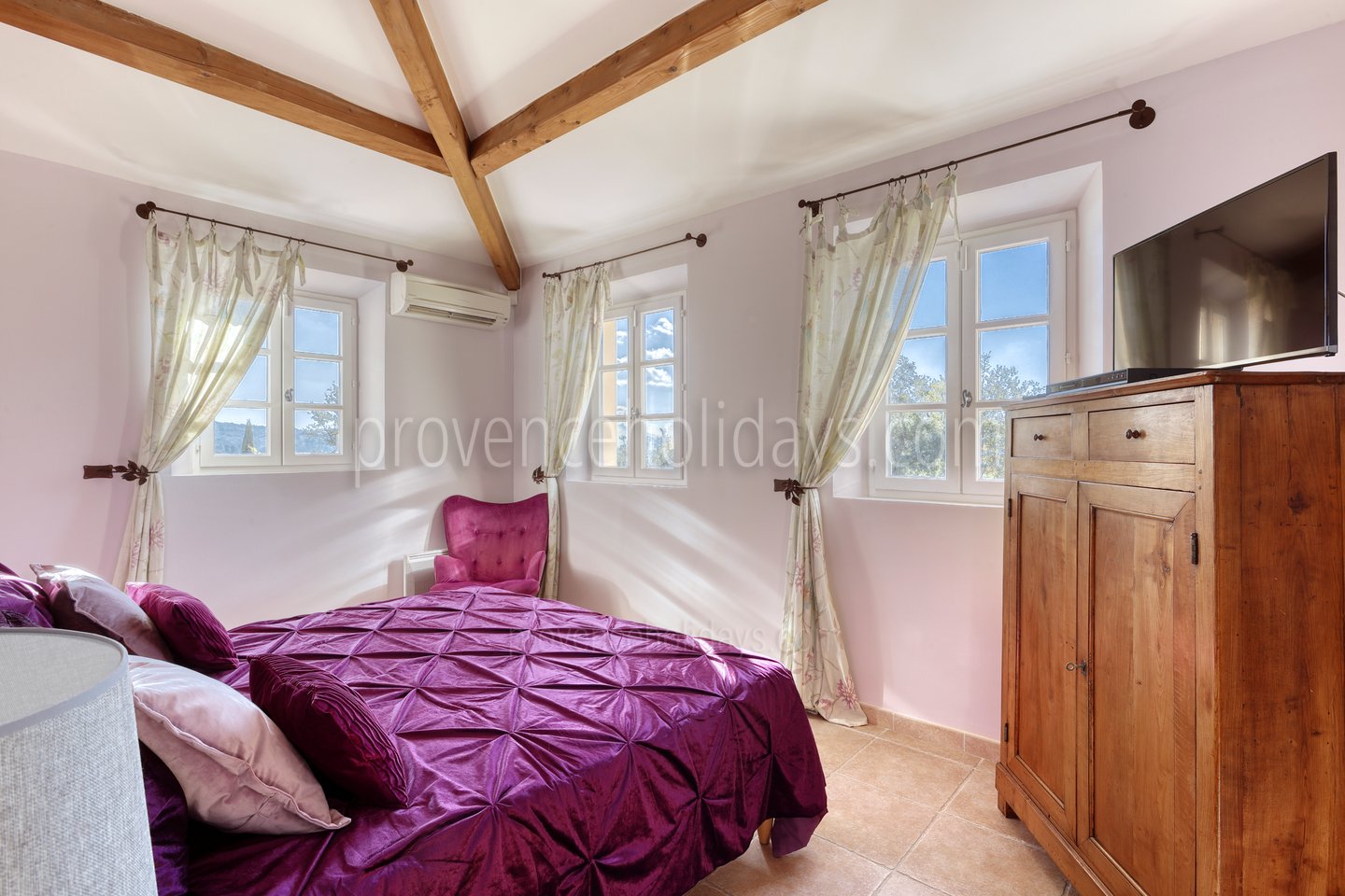 21 - Manoir de Seraphine: Villa: Bedroom
