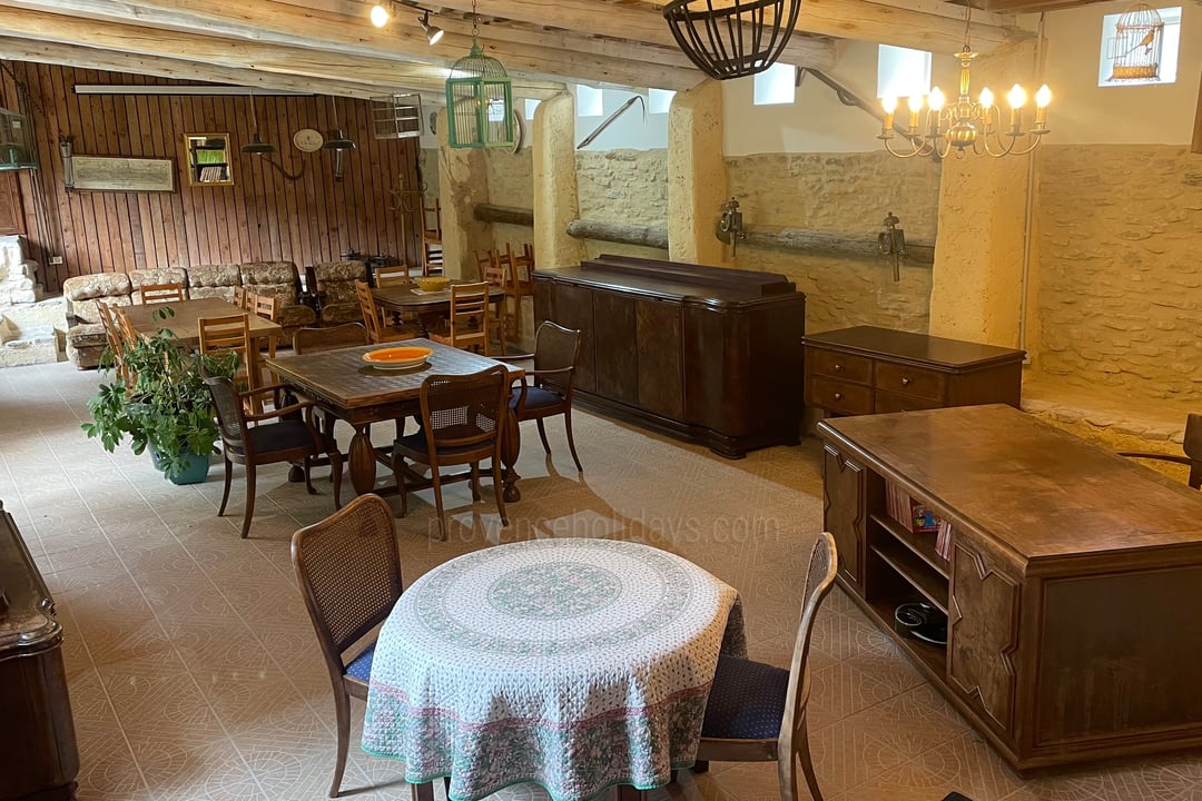 5 - La Grange de la Roque: Villa: Interior