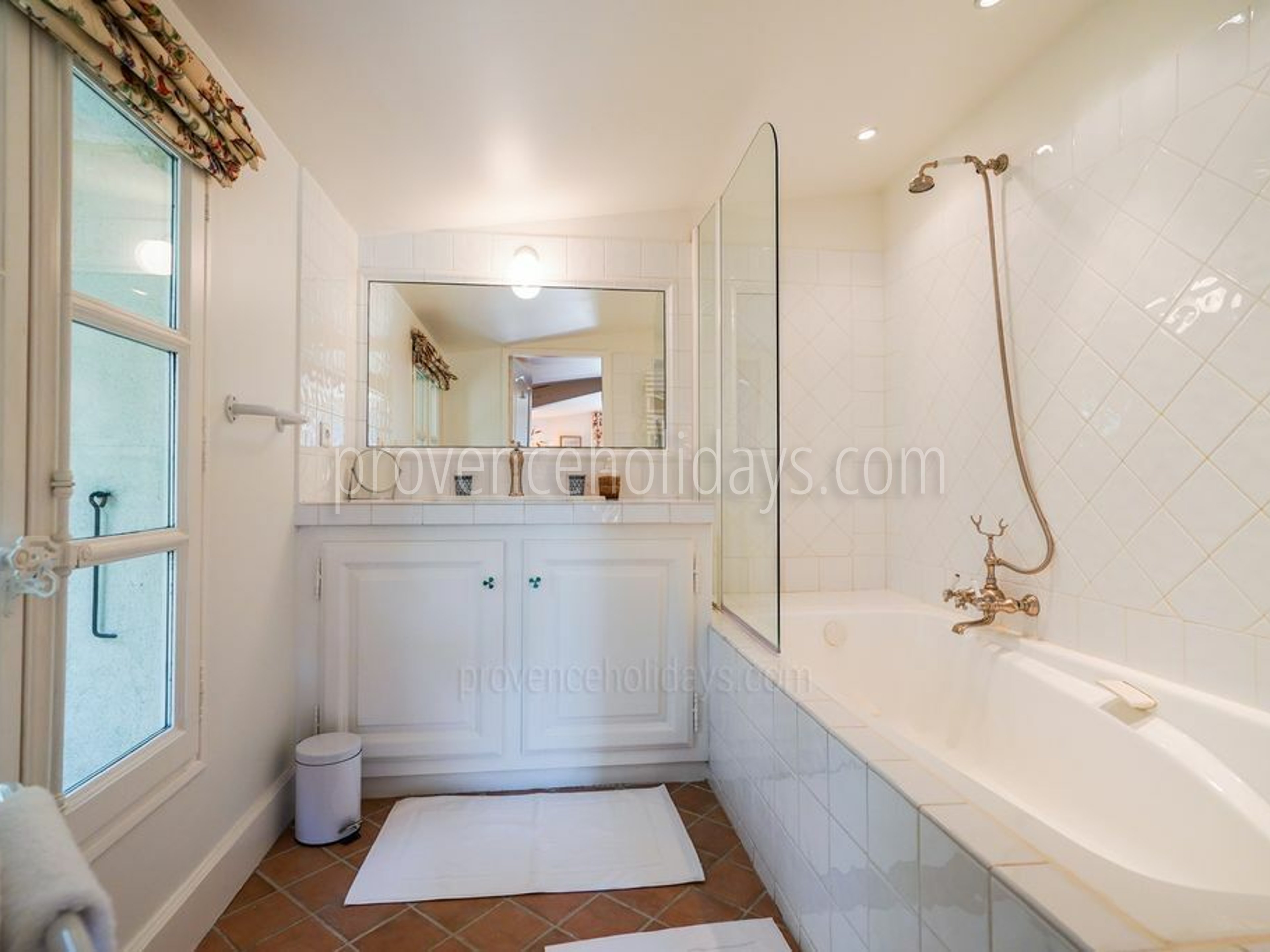 39 - Mas Saint-Andiol: Villa: Bathroom