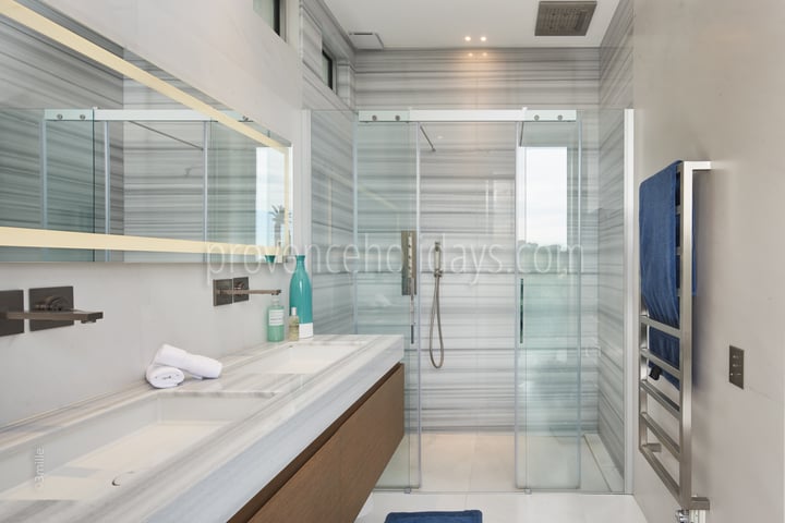 23 - Villa du Cap: Villa: Bathroom
