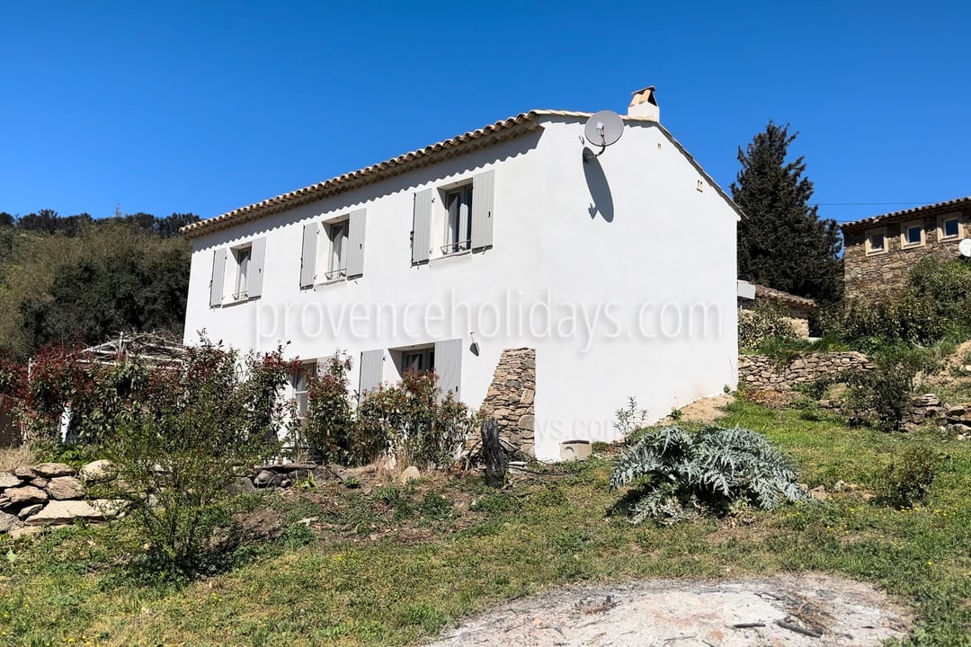 Renovated house in Grimaud with heated pool