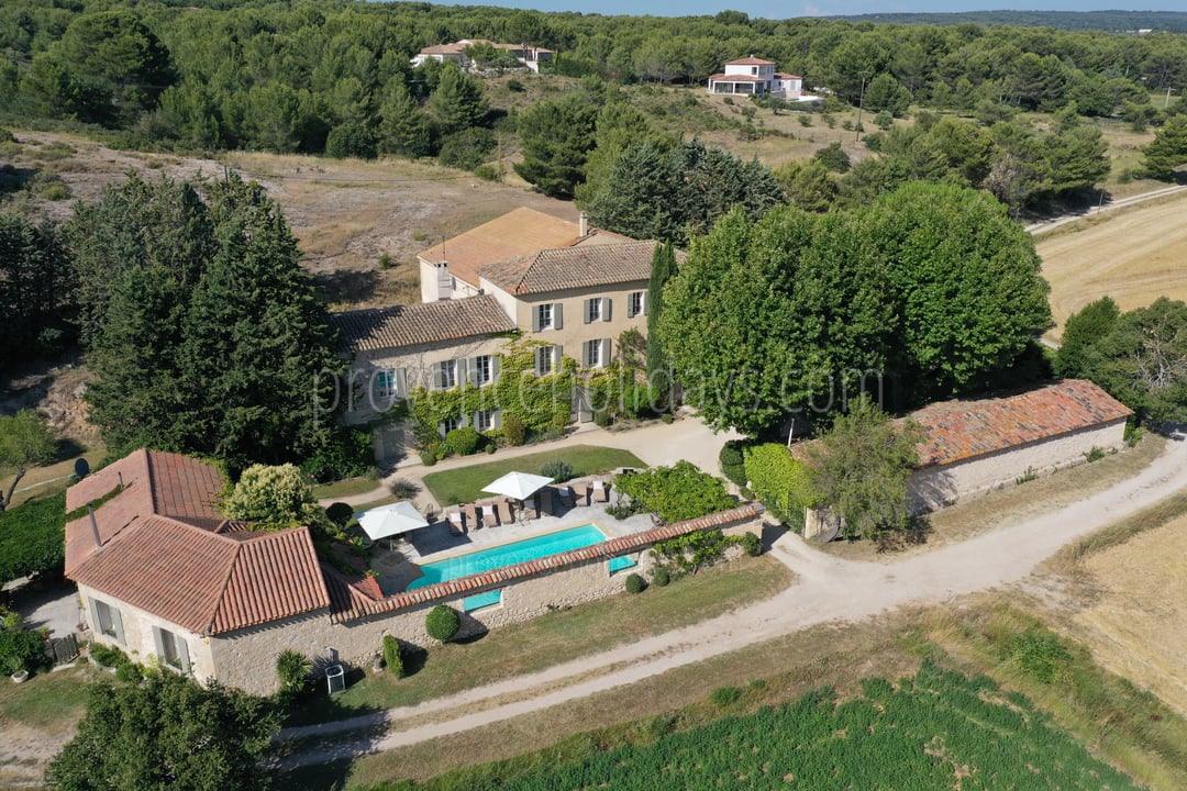 6 - Mas Lambesc: Villa: Exterior