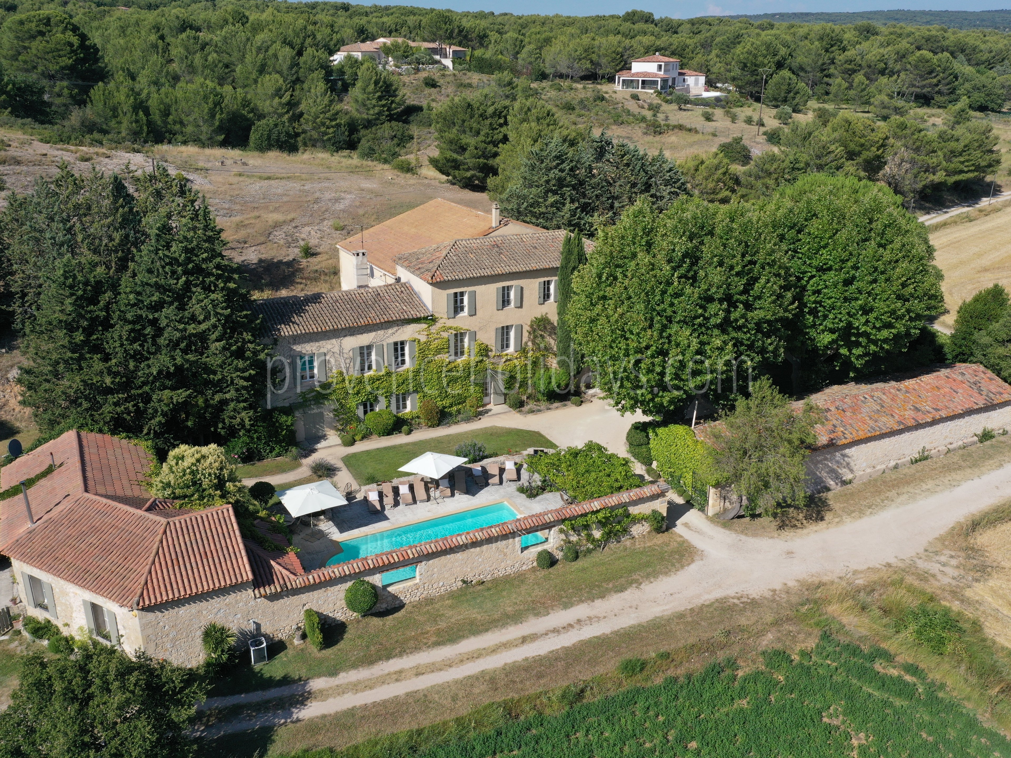 6 - Mas Lambesc: Villa: Exterior