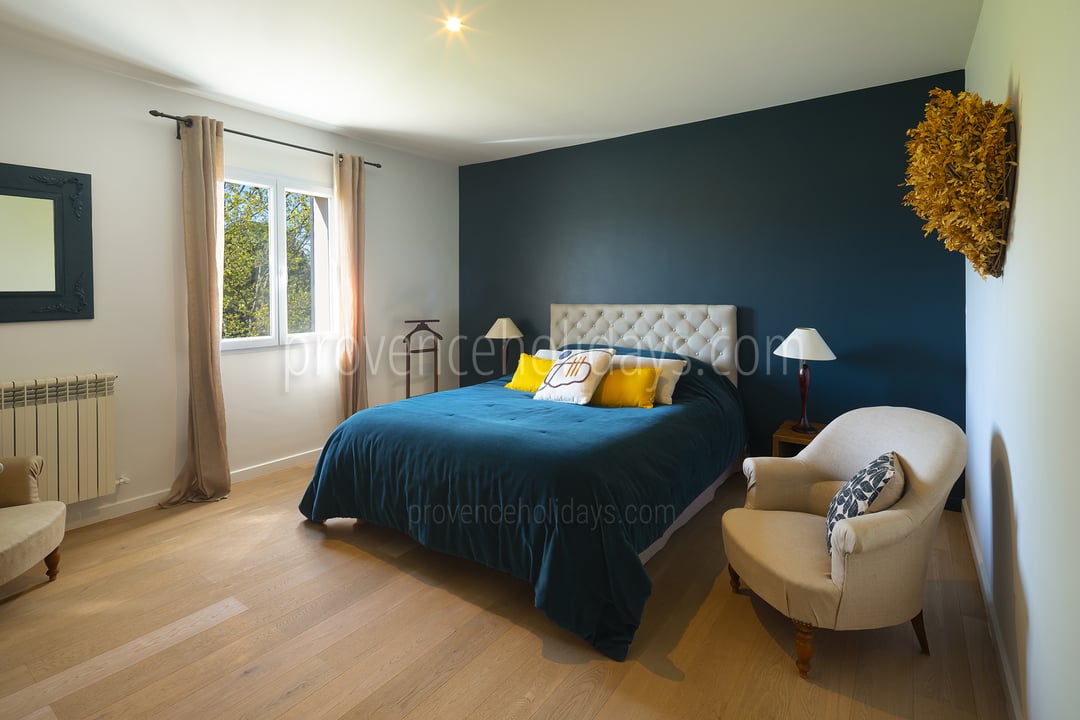 4 - Chez Sarah: Villa: Bedroom