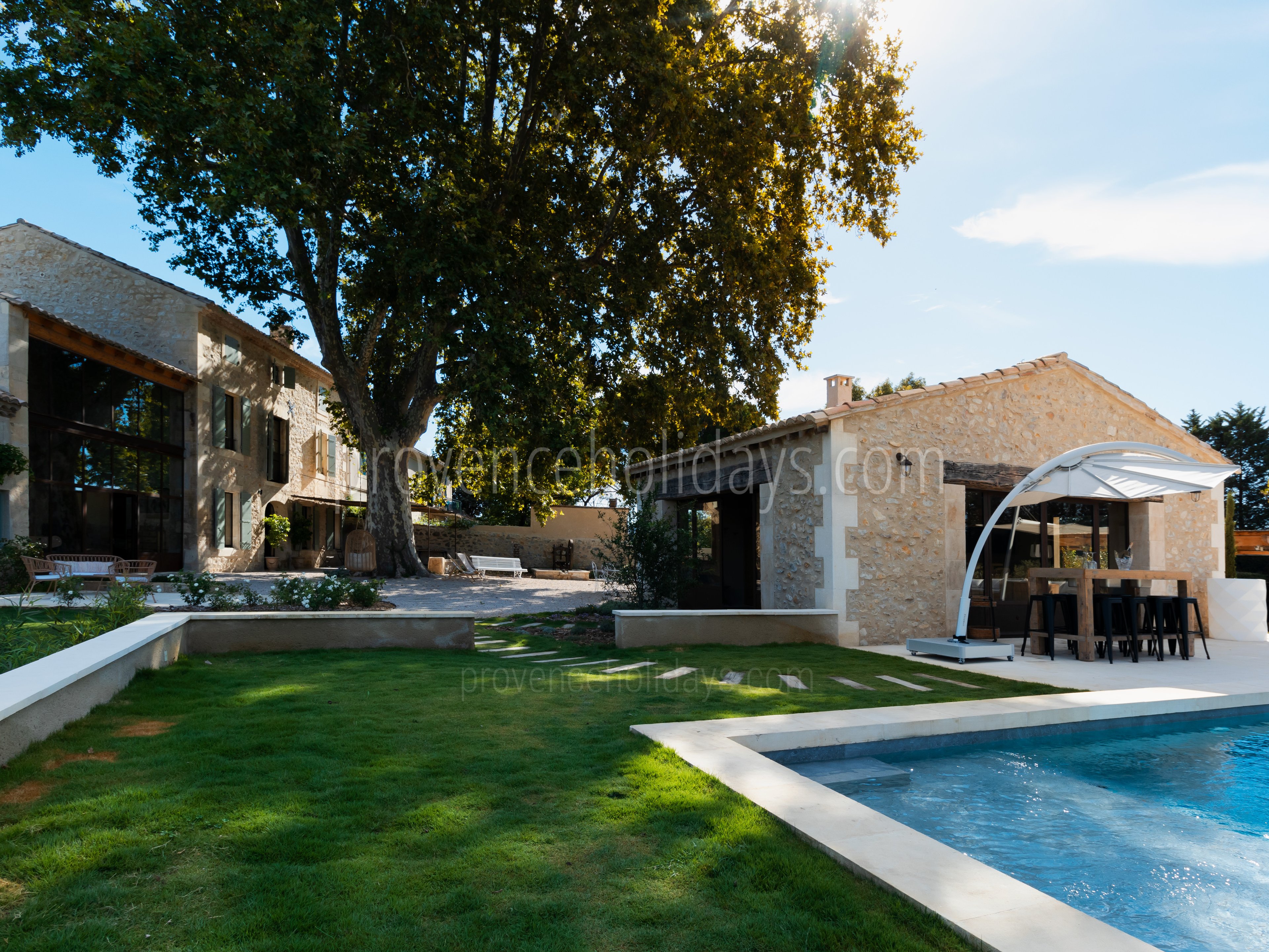 11 - Mas des Pommiers: Villa: Exterior