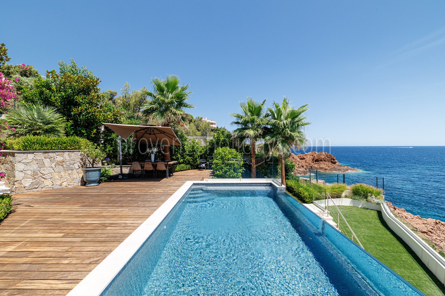 11 - Villa du Rocher: Villa: Pool