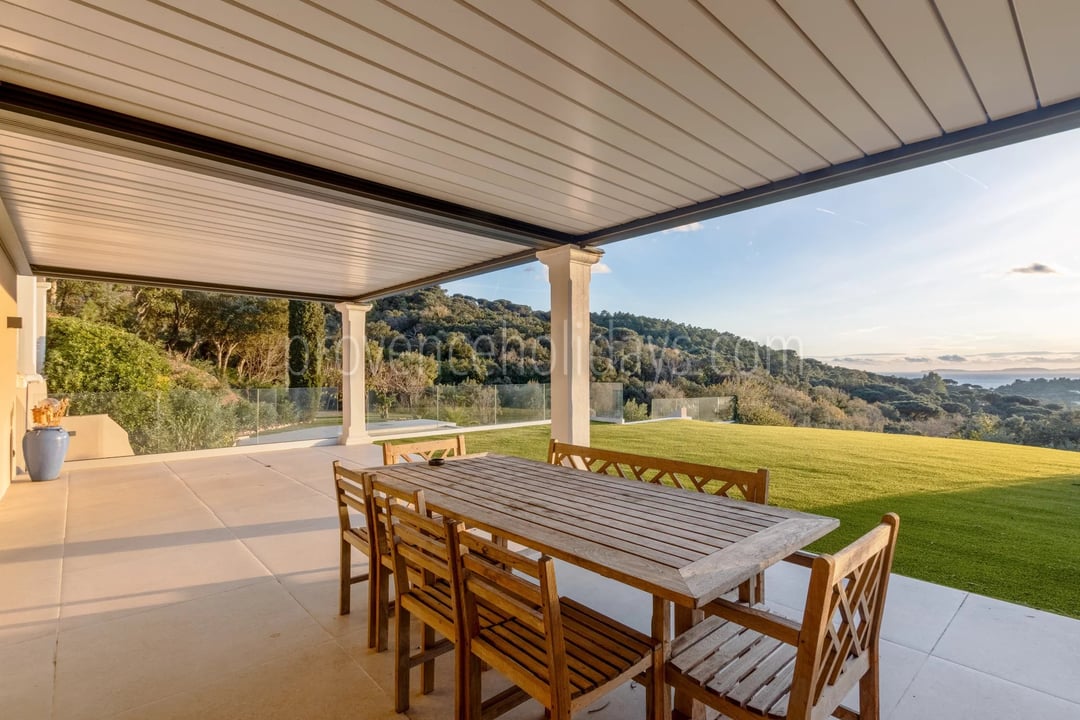 14 - Quiet property in La Croix-Valmer: Villa: Exterior