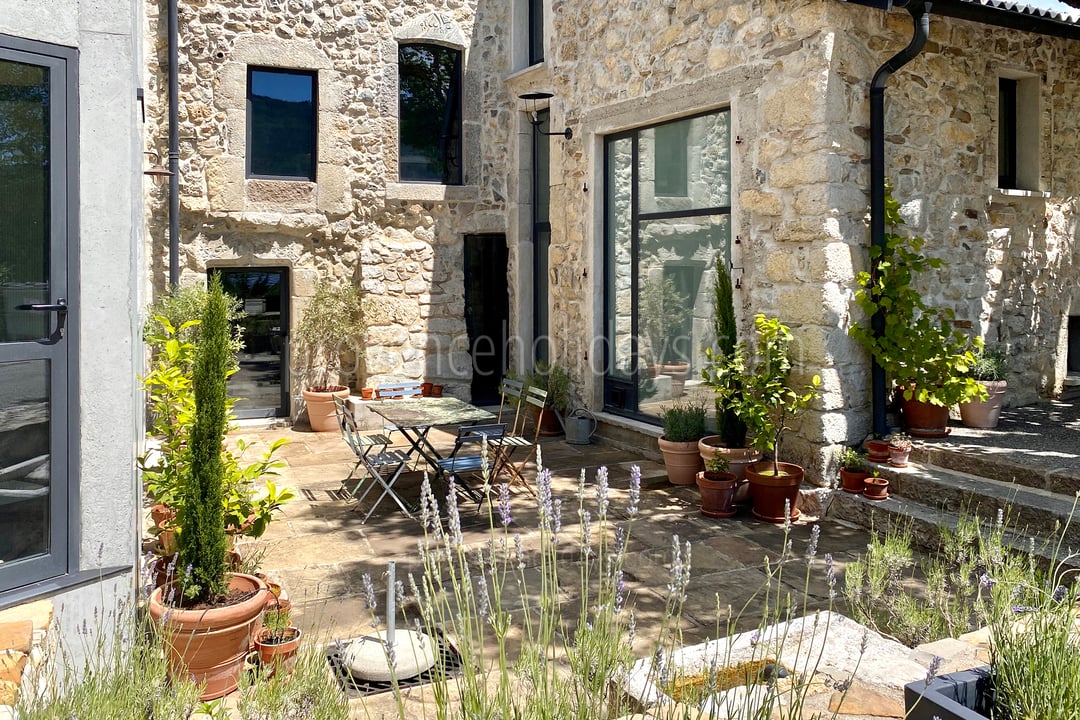 50 - Mas Villard: Villa: Interior