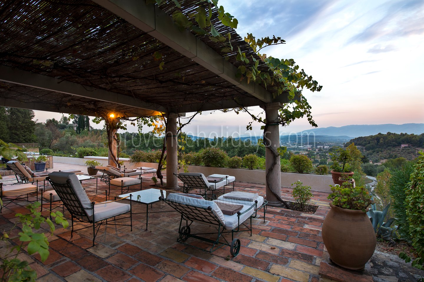 13 - Domaine Alta Vista: Villa: Exterior
