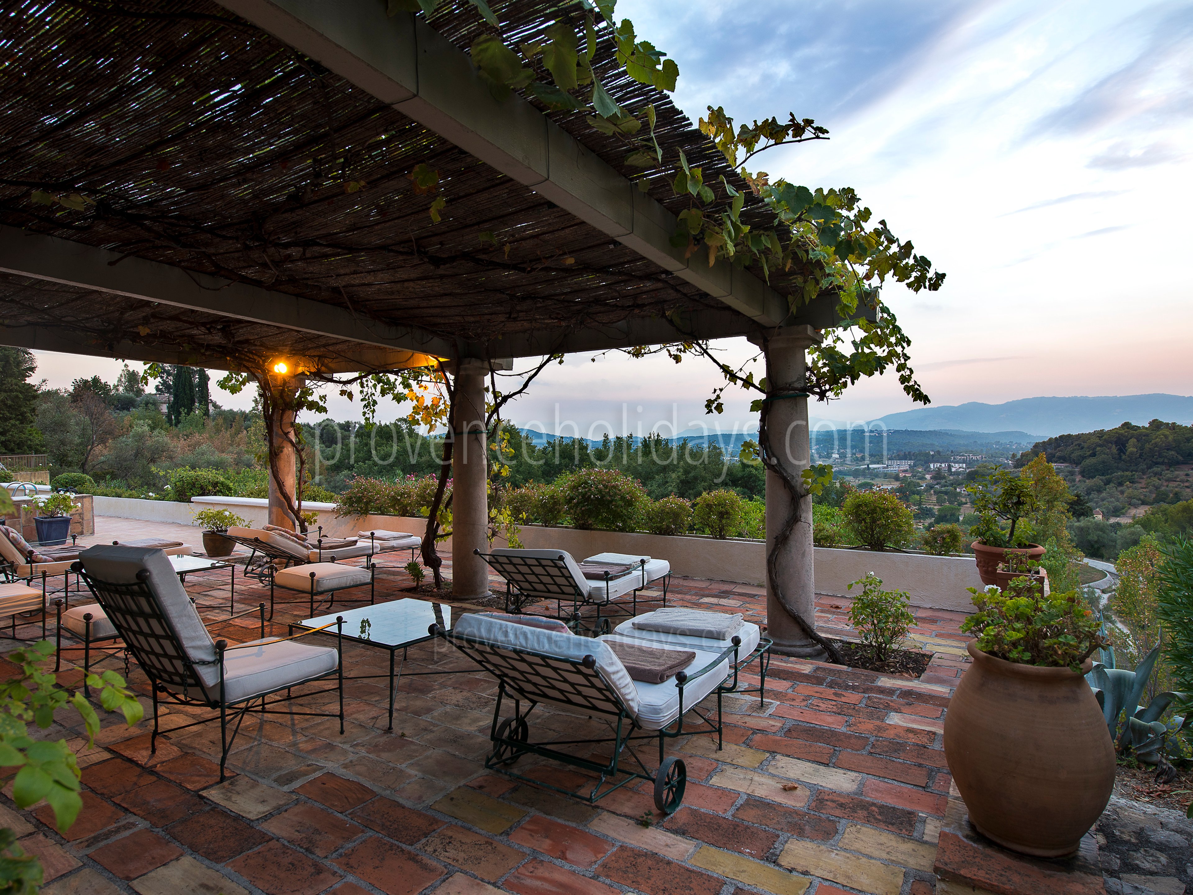 13 - Domaine Alta Vista: Villa: Exterior