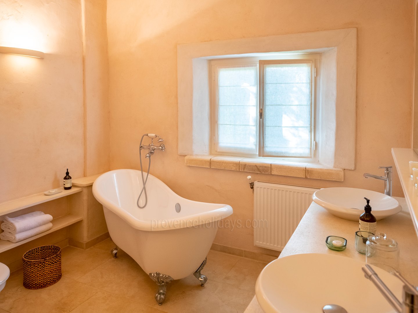 22 - Bastide de Joucas: Villa: Bathroom