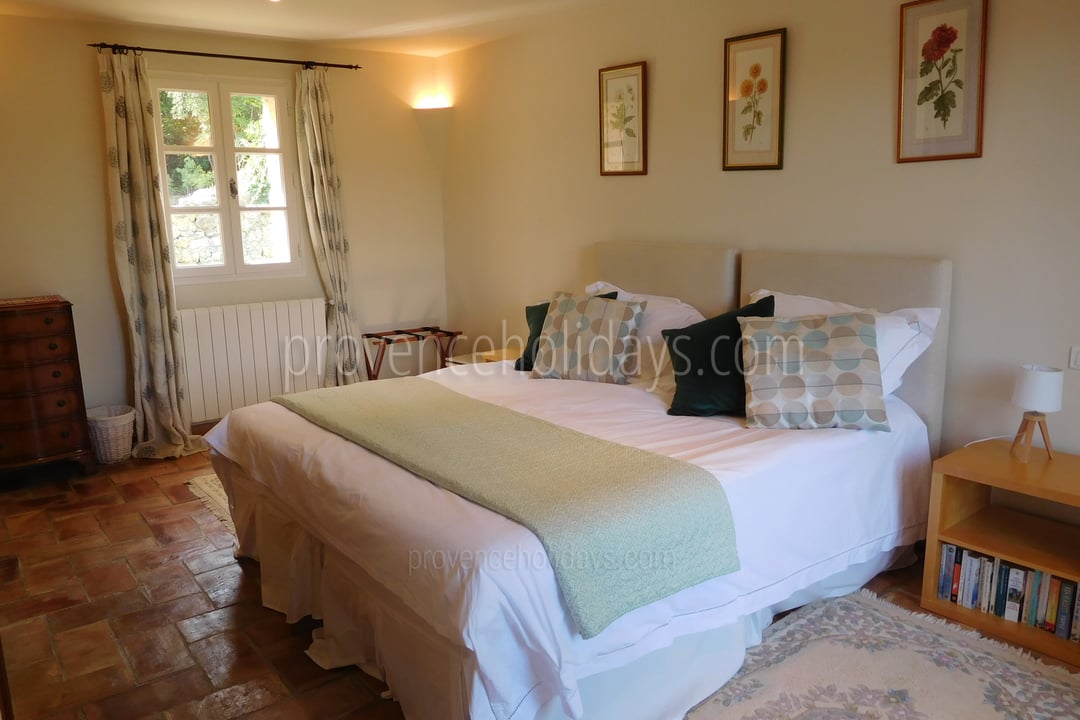 7 - Mas Lorgues: Villa: Bedroom