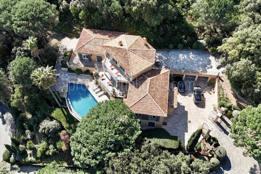 24 - Villa mit Kamin in Cavalaire-sur-Mer: Villa: Pool