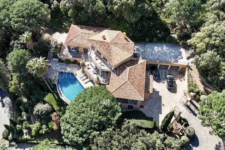 24 - Villa mit Kamin in Cavalaire-sur-Mer: Villa: Pool