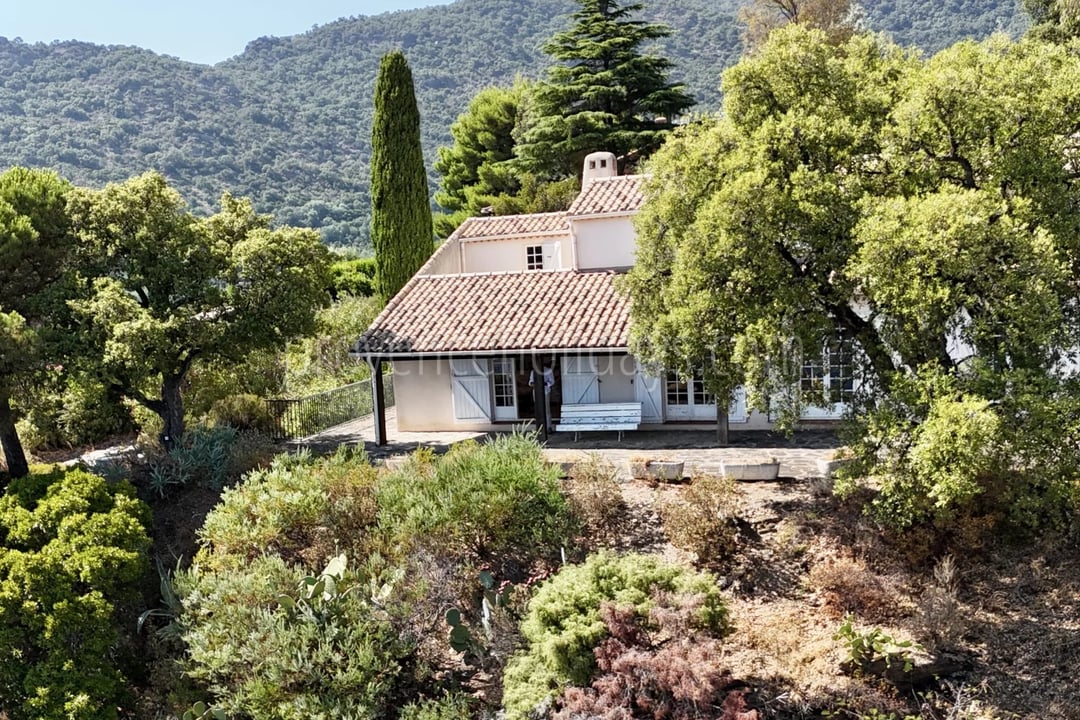 26 - Woning uit de jaren 70 in Rayol-Canadel-sur-Mer: Villa: Exterior