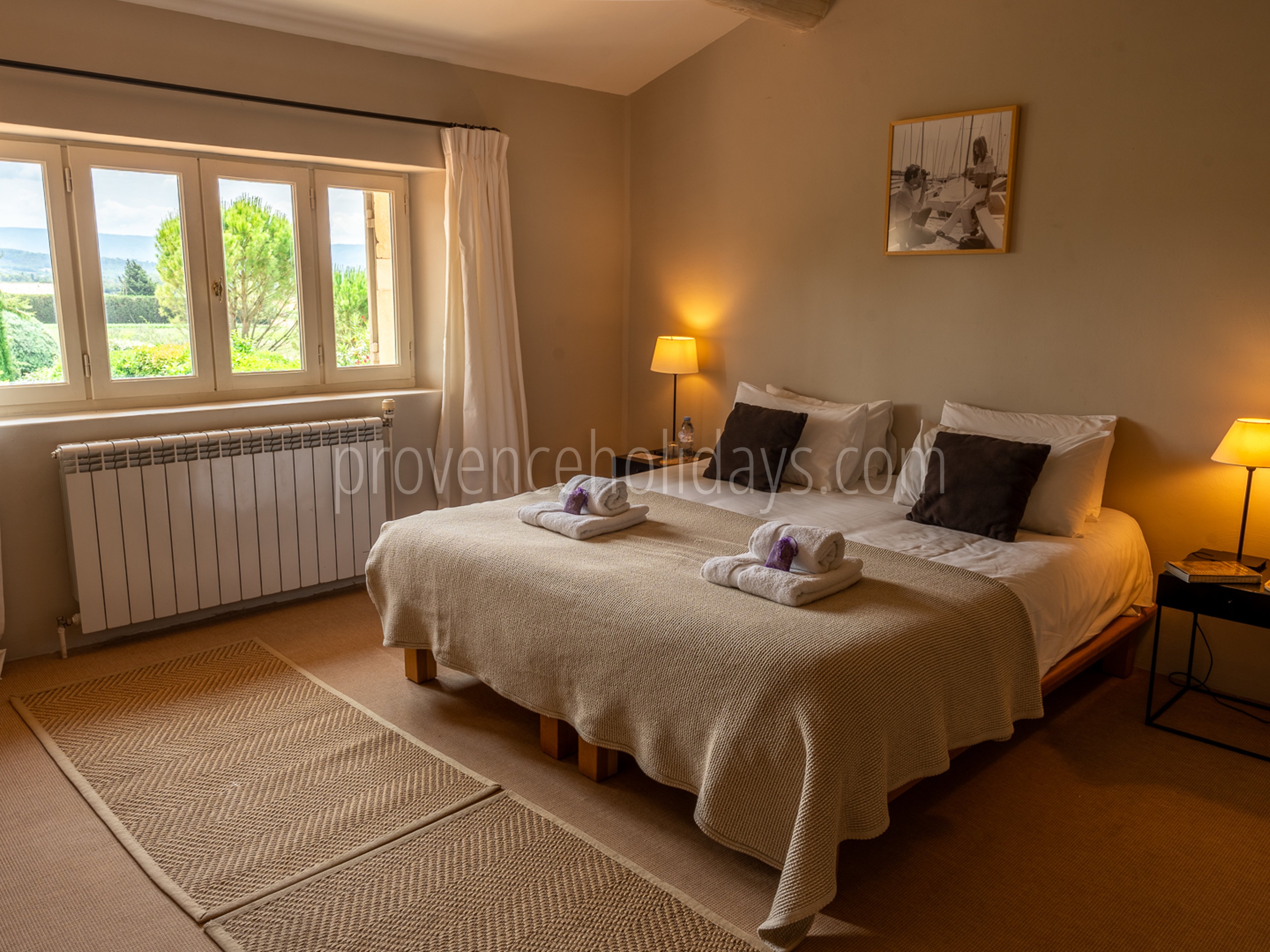 26 - Le Mas de Joucas: Villa: Bedroom