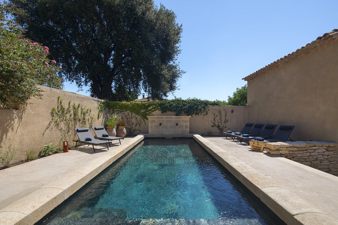 Luxe vakantiewoning met verwarmd zwembad dichtbij Avignon - Zwembad