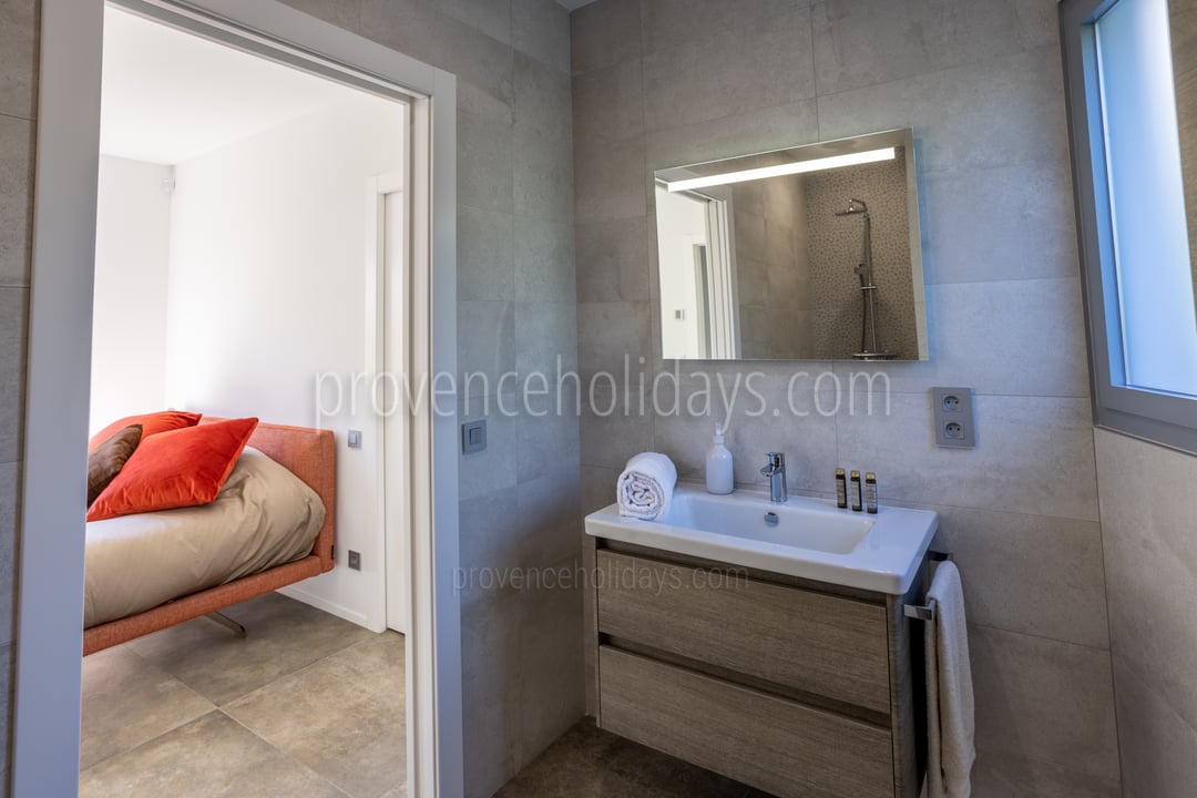 13 - Villa Mara: Villa: Bathroom