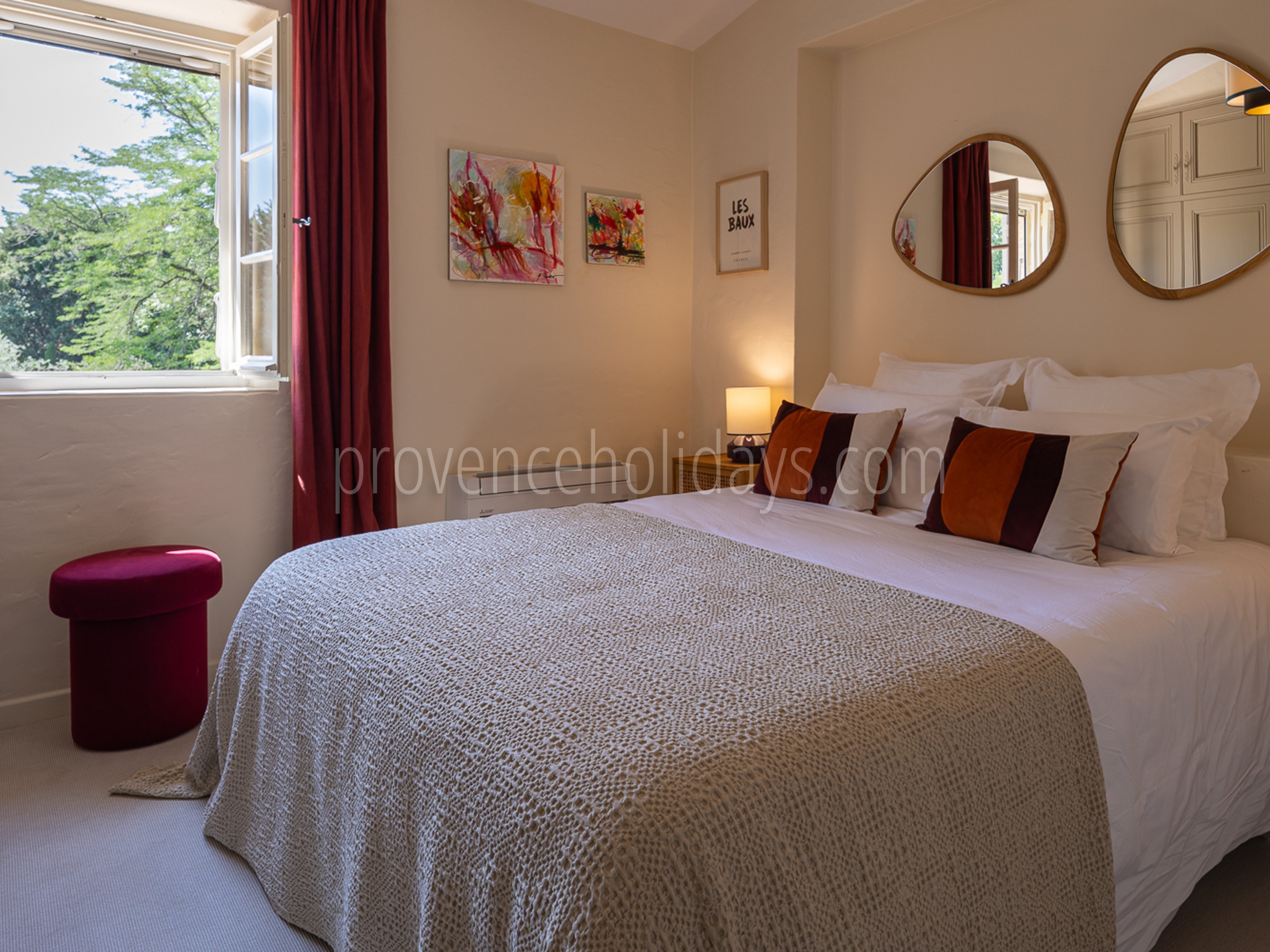 17 - Le Mas des Magnans: Villa: Bedroom