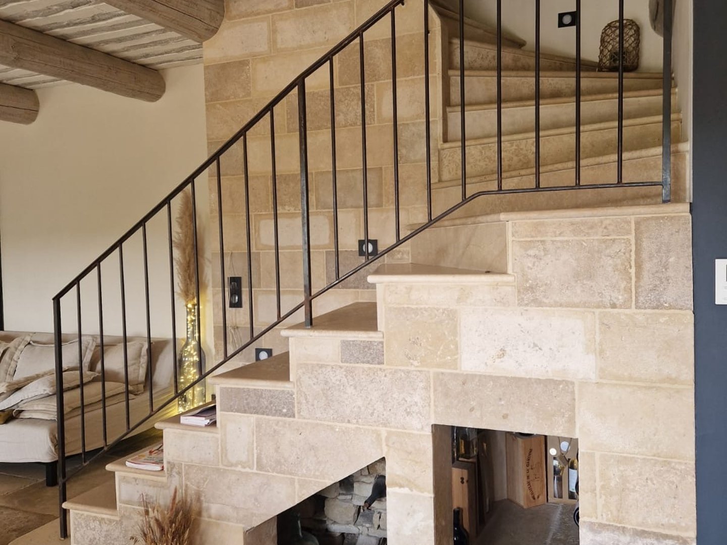 12 - La Roque sur Pernes: Villa: Interior - Main House