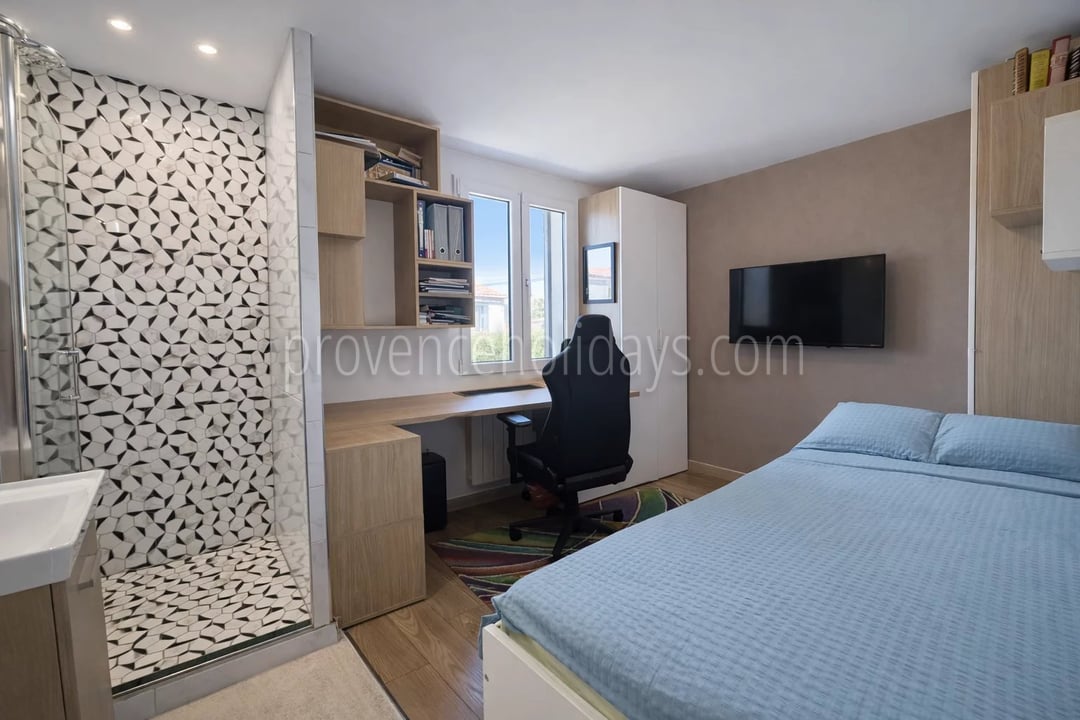 8 - Huis met kelder in Grimaud: Villa: Bedroom