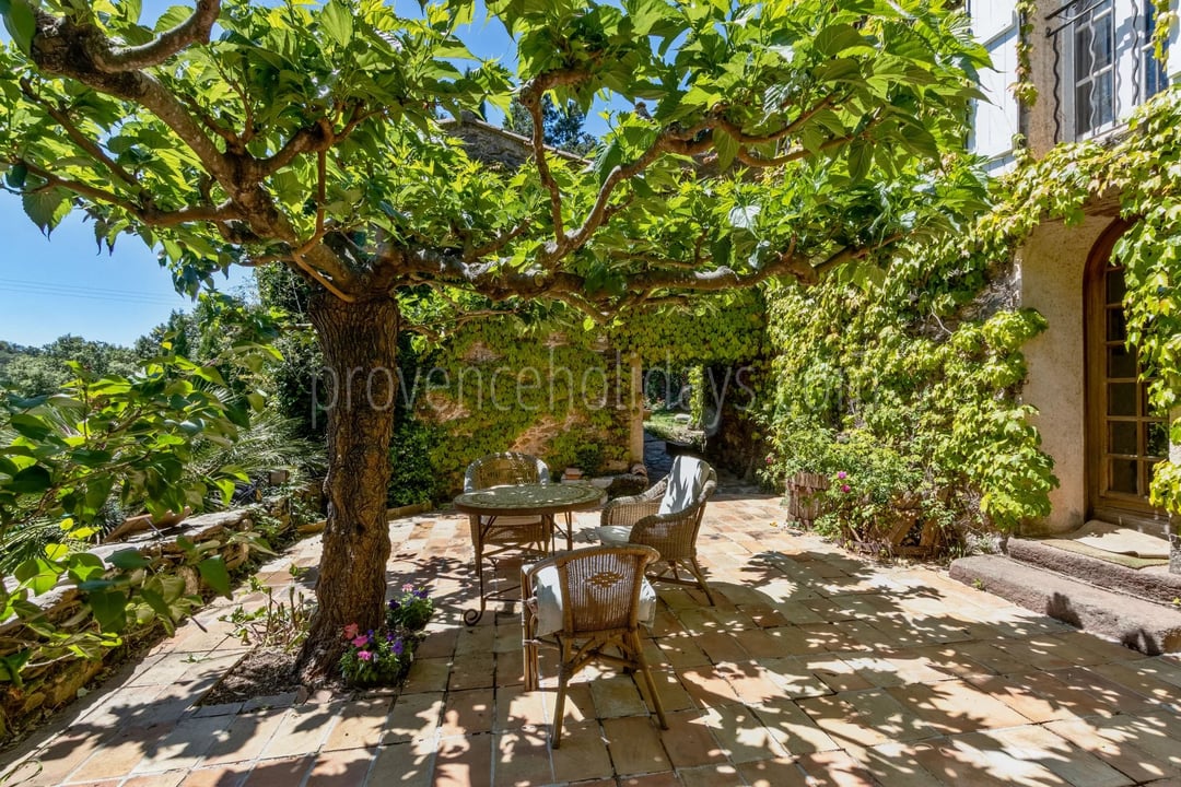 6 - Gehucht in La Garde-Freinet: Villa: Exterior